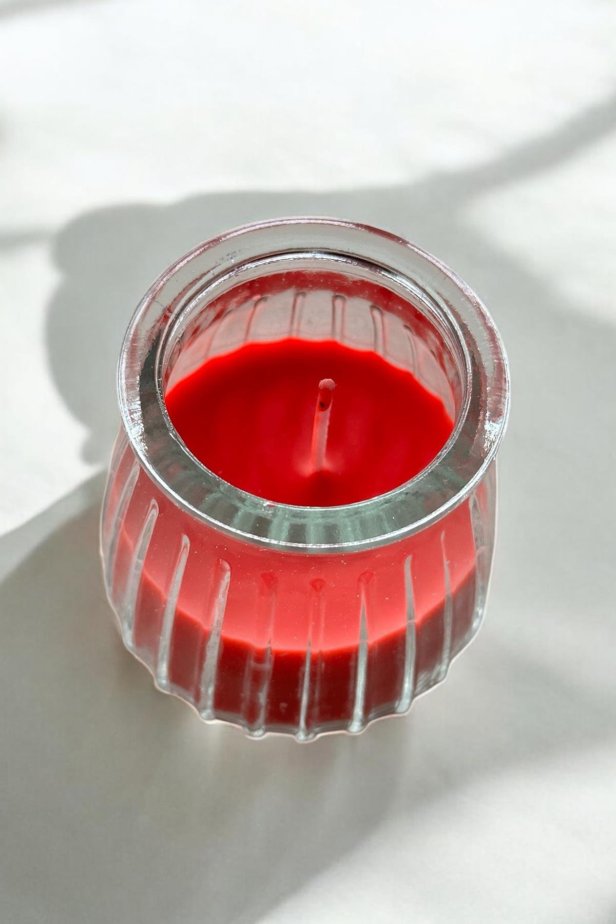  Kırmızı Renk Bardakta Çilek Kokulu Dekoratif Mum