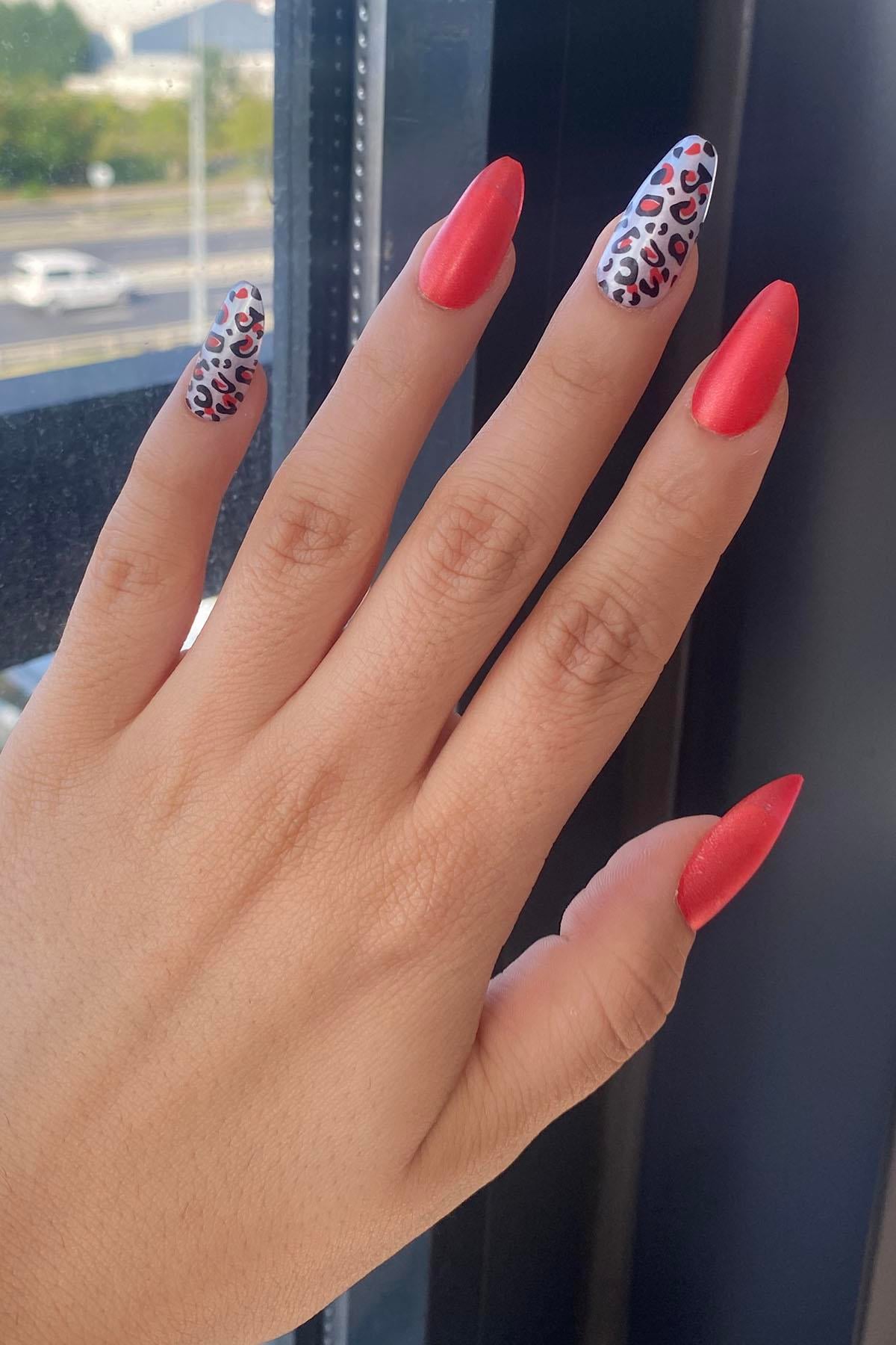 12'li Kırmızı Renk Leopar Nail Art Figürlü Takma Tırnak Seti (Yapıştırıcılı)