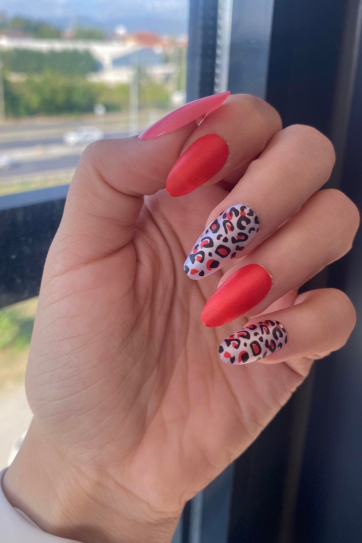 12'li Kırmızı Renk Leopar Nail Art Figürlü Takma Tırnak Seti (Yapıştırıcılı)