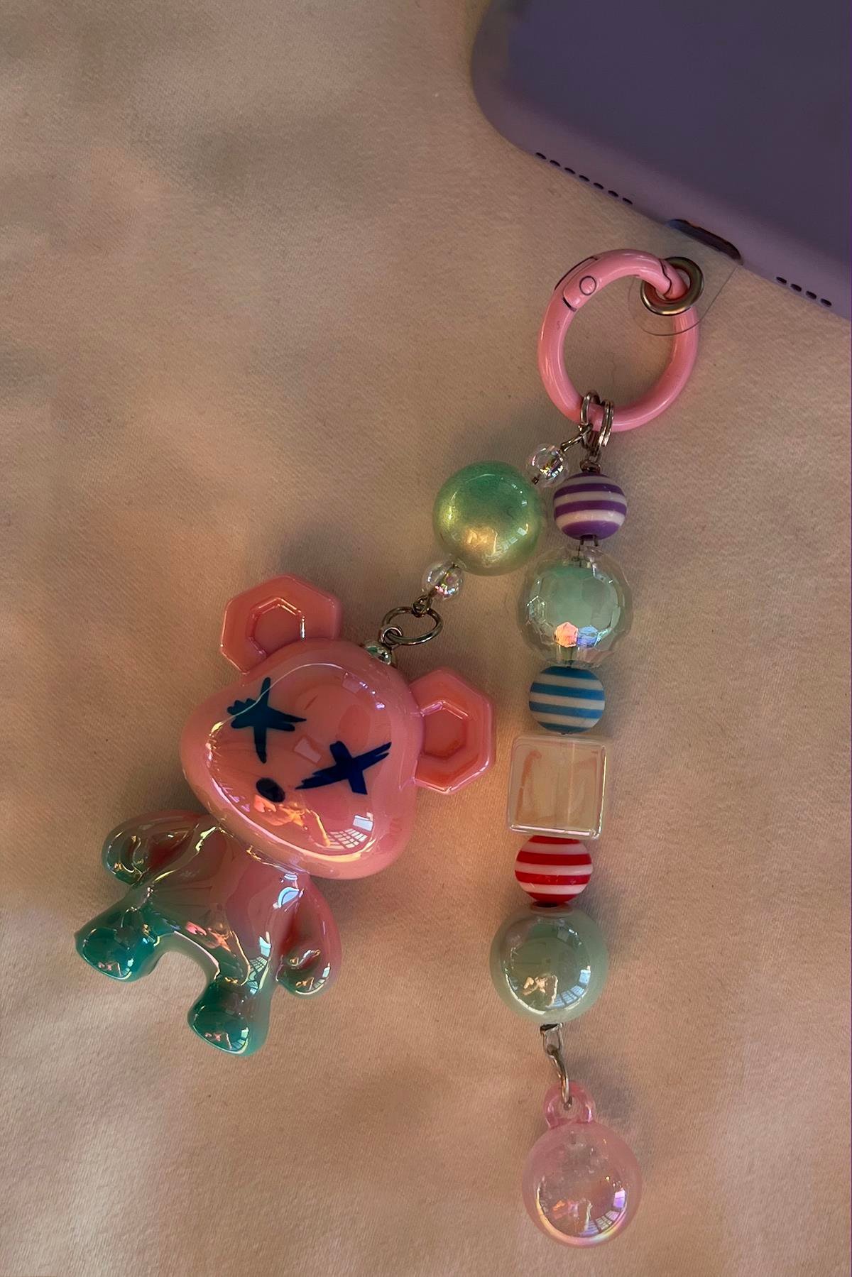 Açık Pembe Renk Boncuklu Telefon Aksesuarı