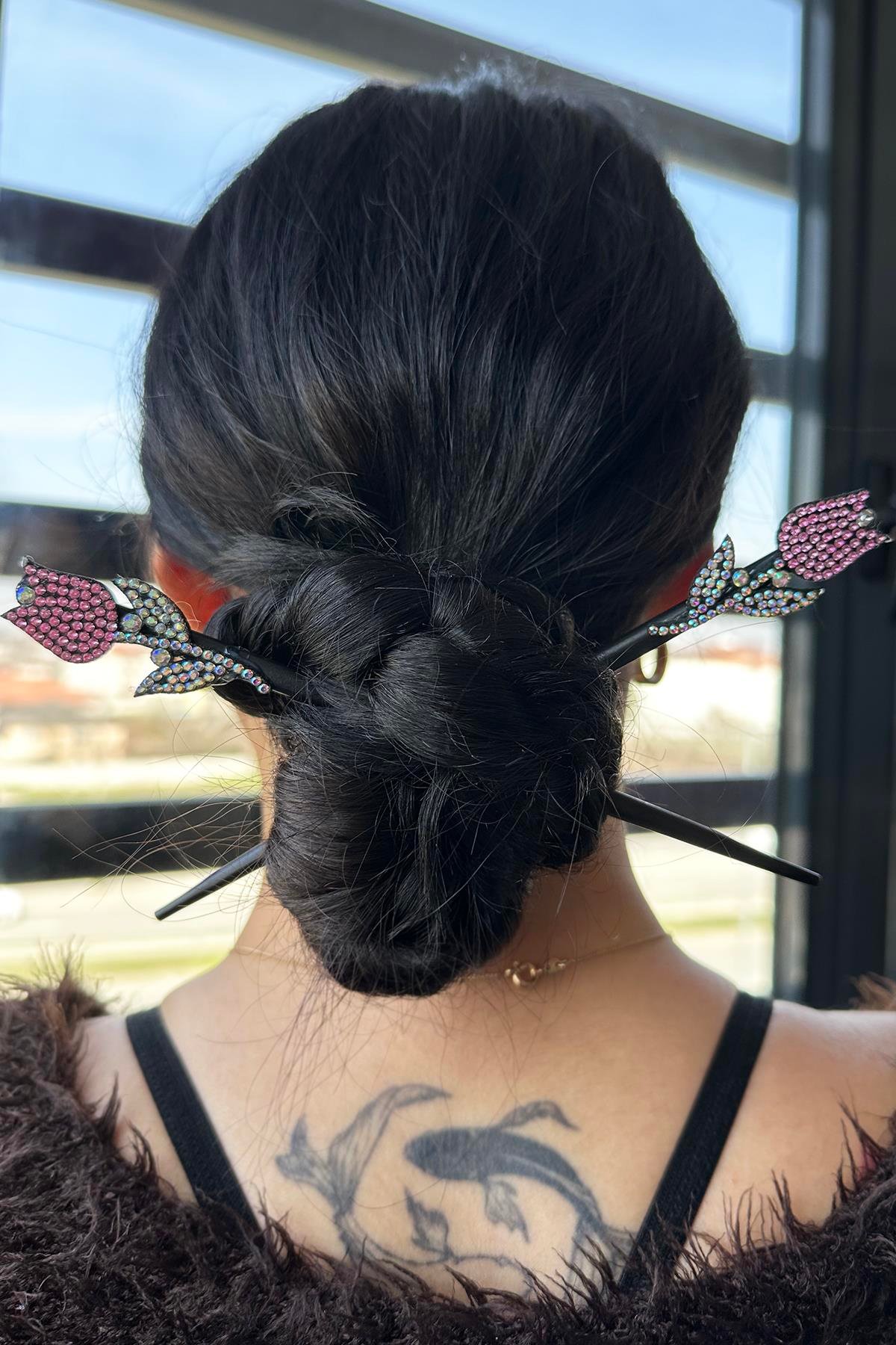 Açık Pembe Renk Lale Figürlü Taş Detaylı Topuz Tokası/ Kalemi