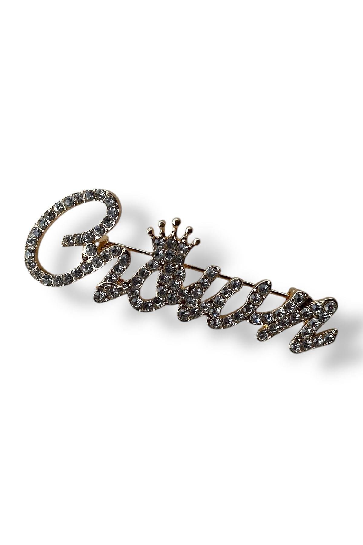 Altın Renk Crown Yazılı Taş Detaylı Broş