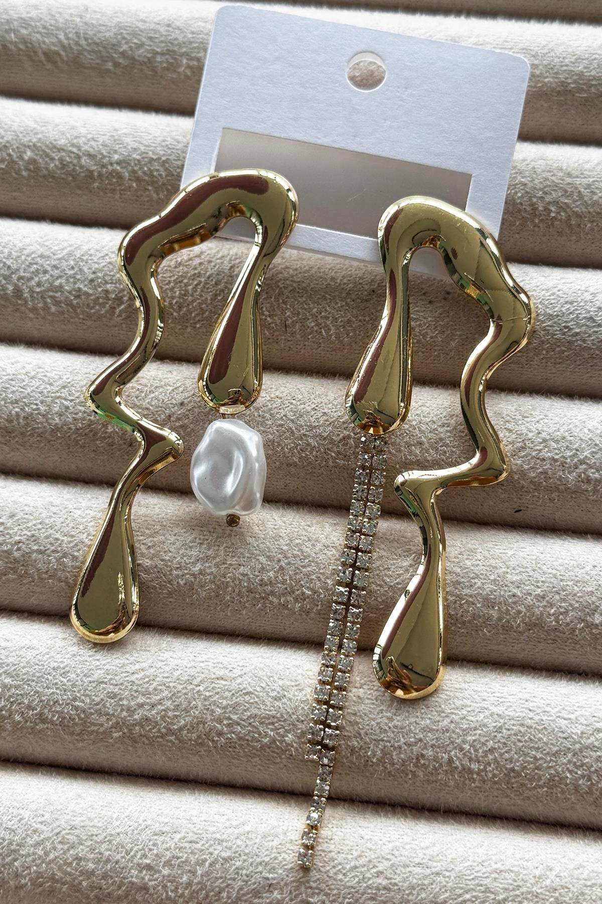 Altın Renk İnci Ve Taş Detaylı Abiye Küpe (Çift)