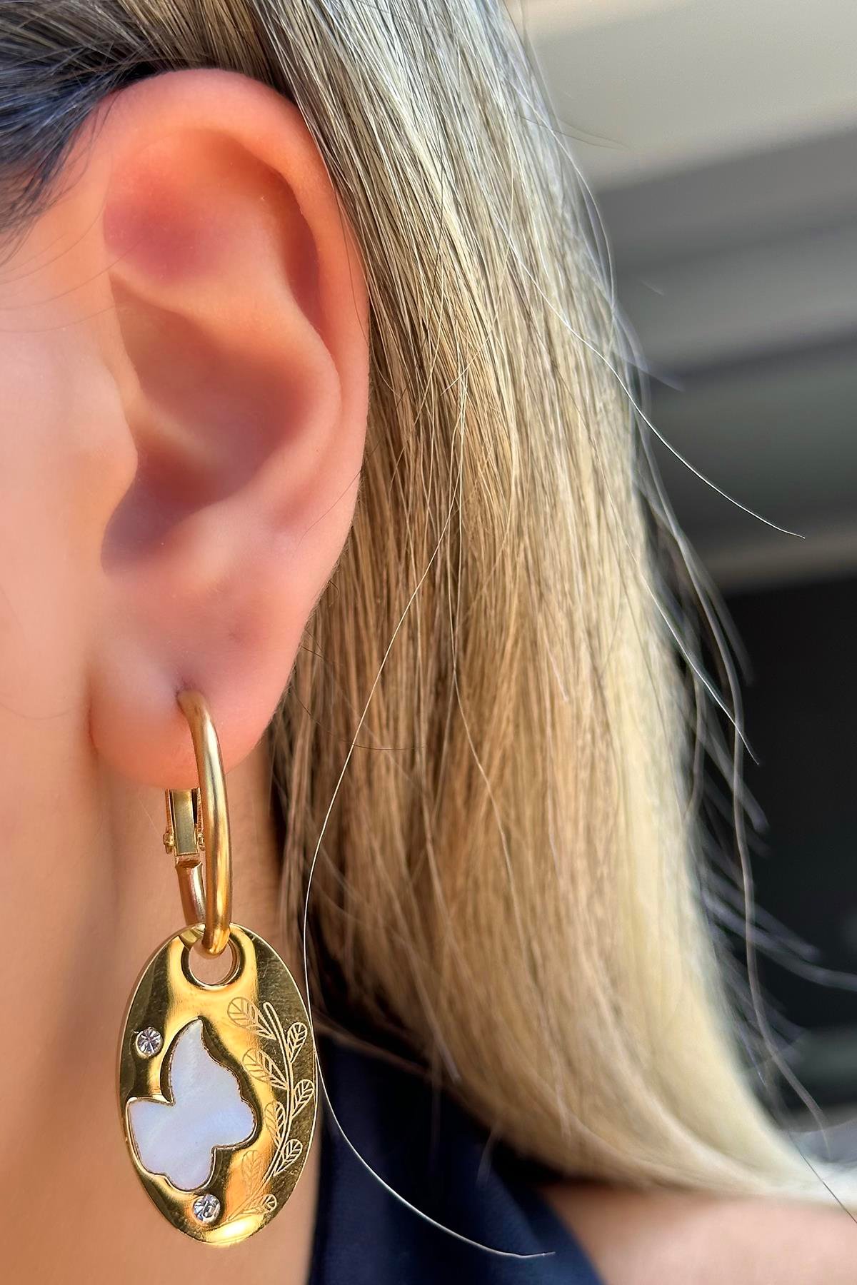 Altın Renk Kelebek Figürlü Çelik Halka Küpe (Çift)