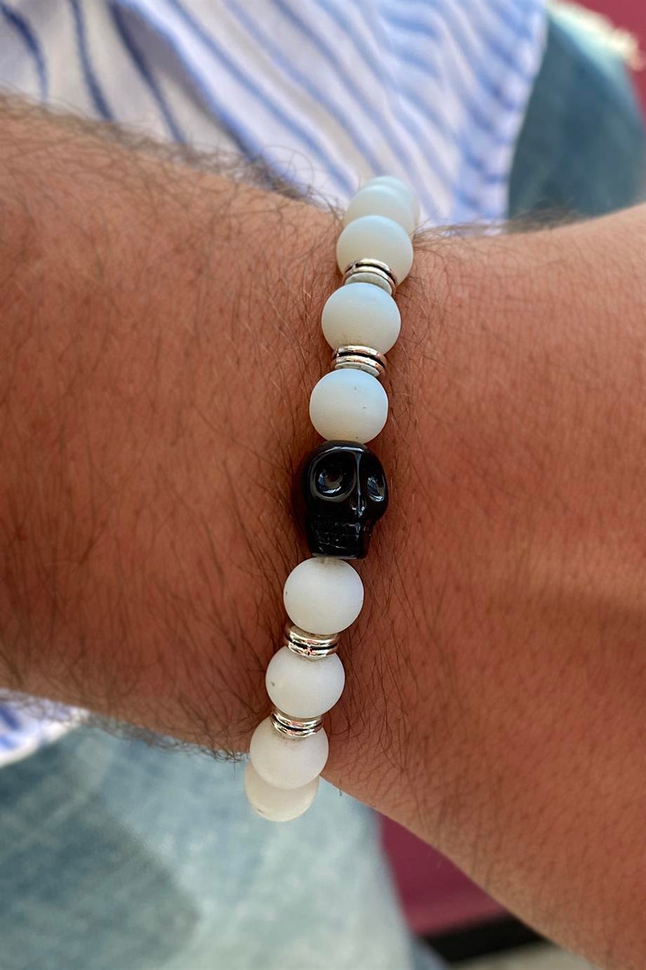 Beyaz Renk Boncuk detaylı Kuru Kafa Figürlü Erkek Bileklik