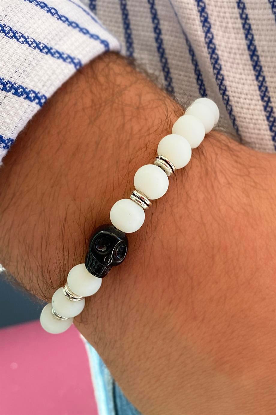 Beyaz Renk Boncuk detaylı Kuru Kafa Figürlü Erkek Bileklik