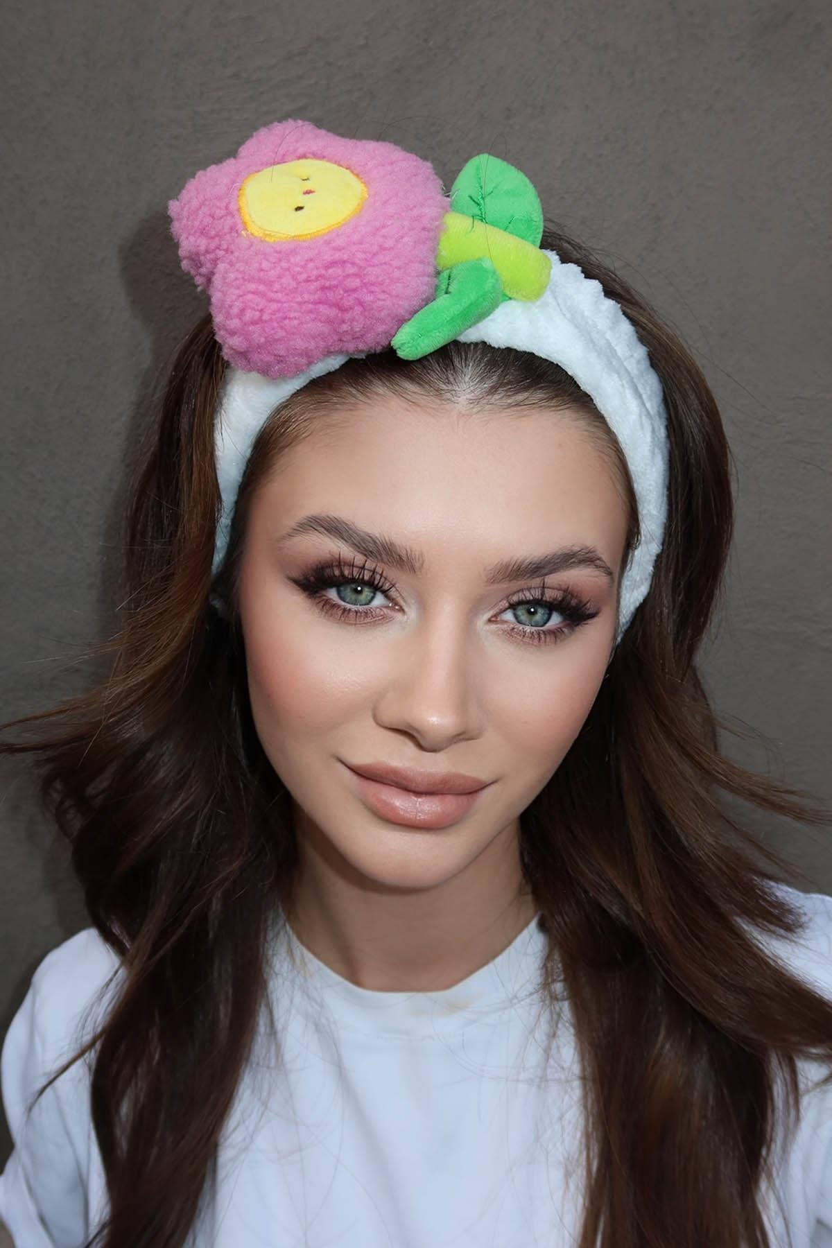 Beyaz Renk Çiçek Figürlü Peluş Saç Bandı