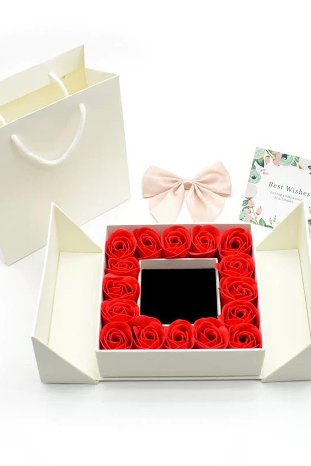 Beyaz Renk Gül Detaylı Hediye Kutusu