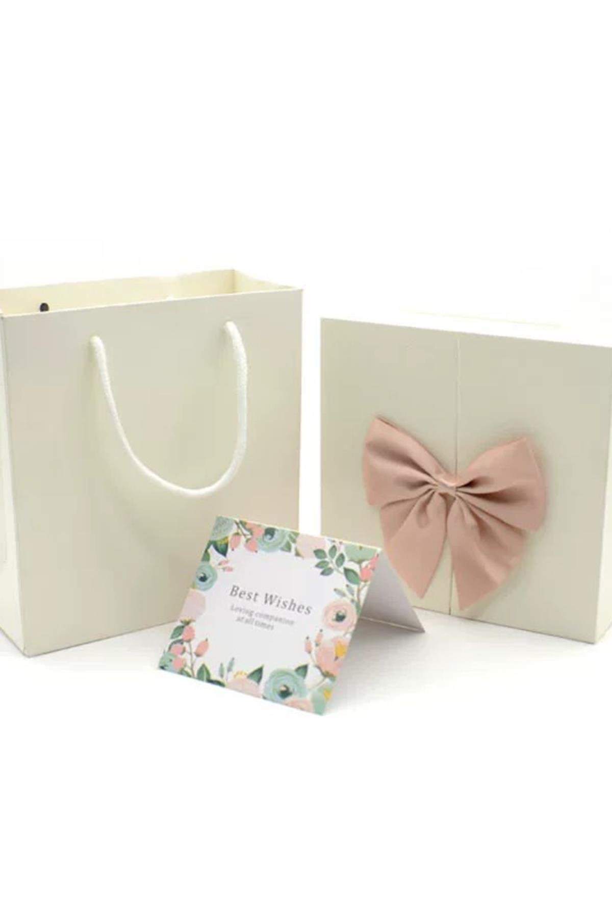 Beyaz Renk Gül Detaylı Hediye Kutusu