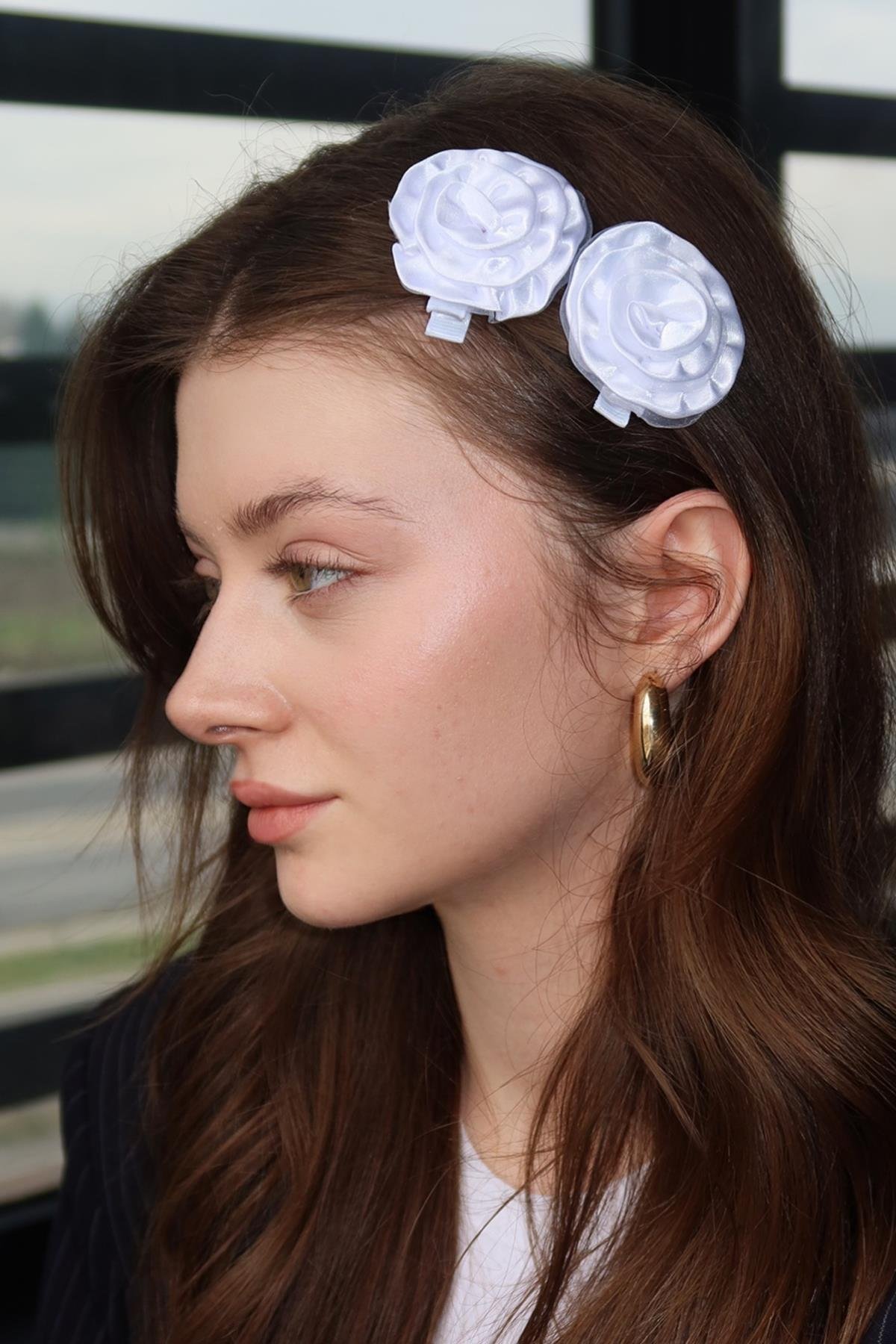 Beyaz Renk İkili Gül Figürlü Çocuk Yan Toka