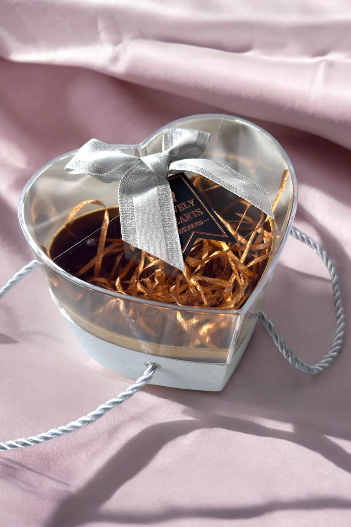 Beyaz Renk Kalp Figürlü Hediye Kutusu