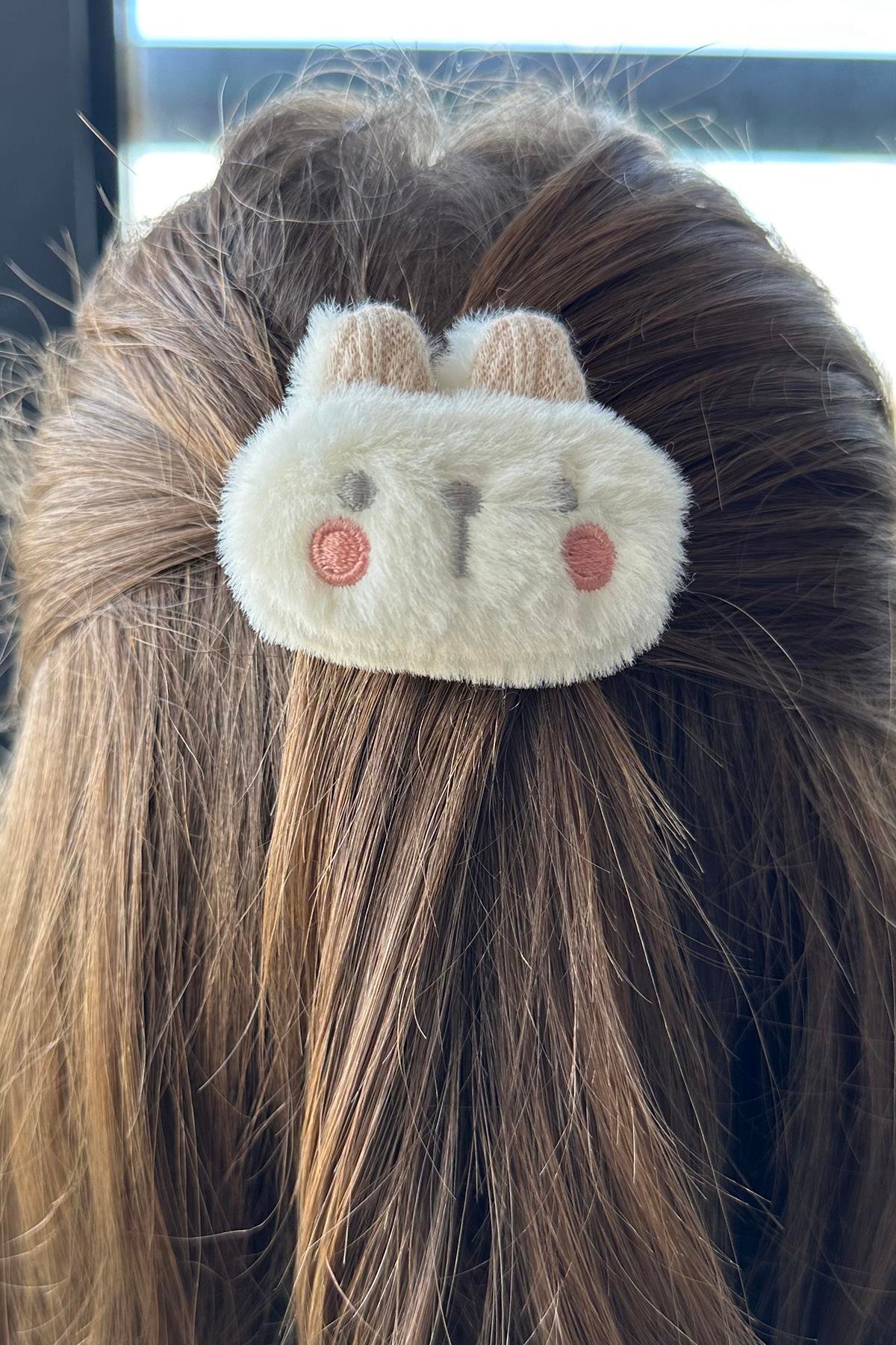 Beyaz Renk Tavşan Figürlü Yan Toka