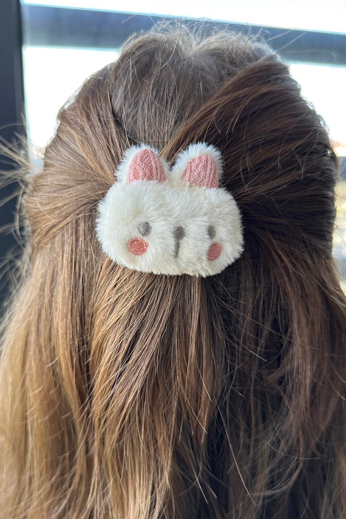 Beyaz Renk Tavşan Figürlü Yan Toka