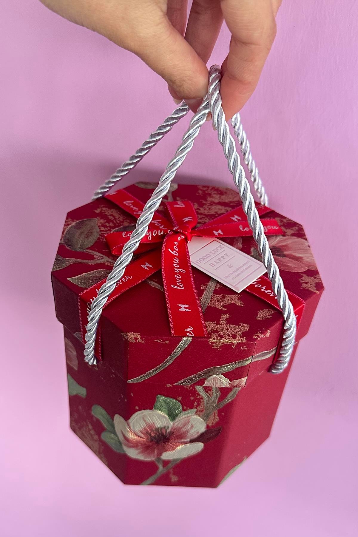 Bordo Renk Çiçek Figürlü Kurdele Detaylı Hediye Kutusu