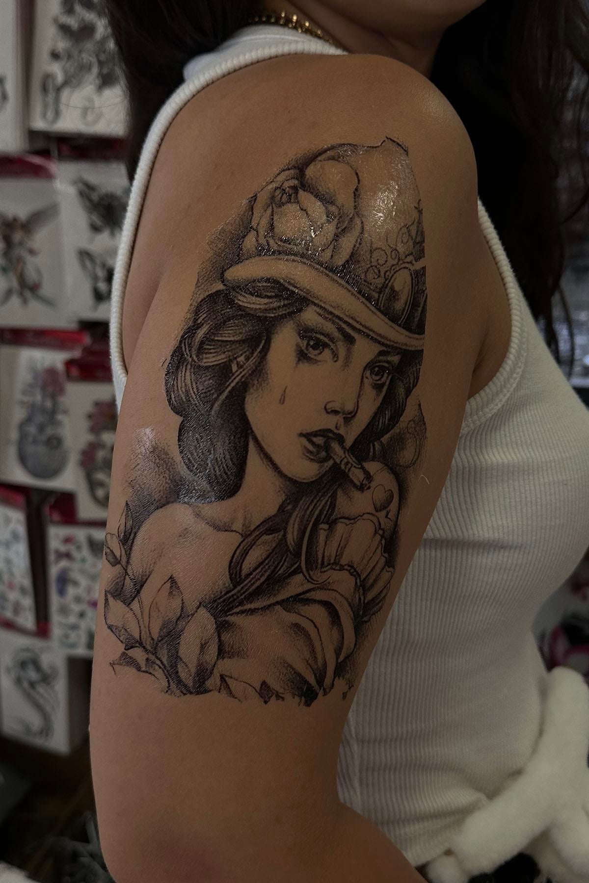 Temporary woman tattoo tattoo