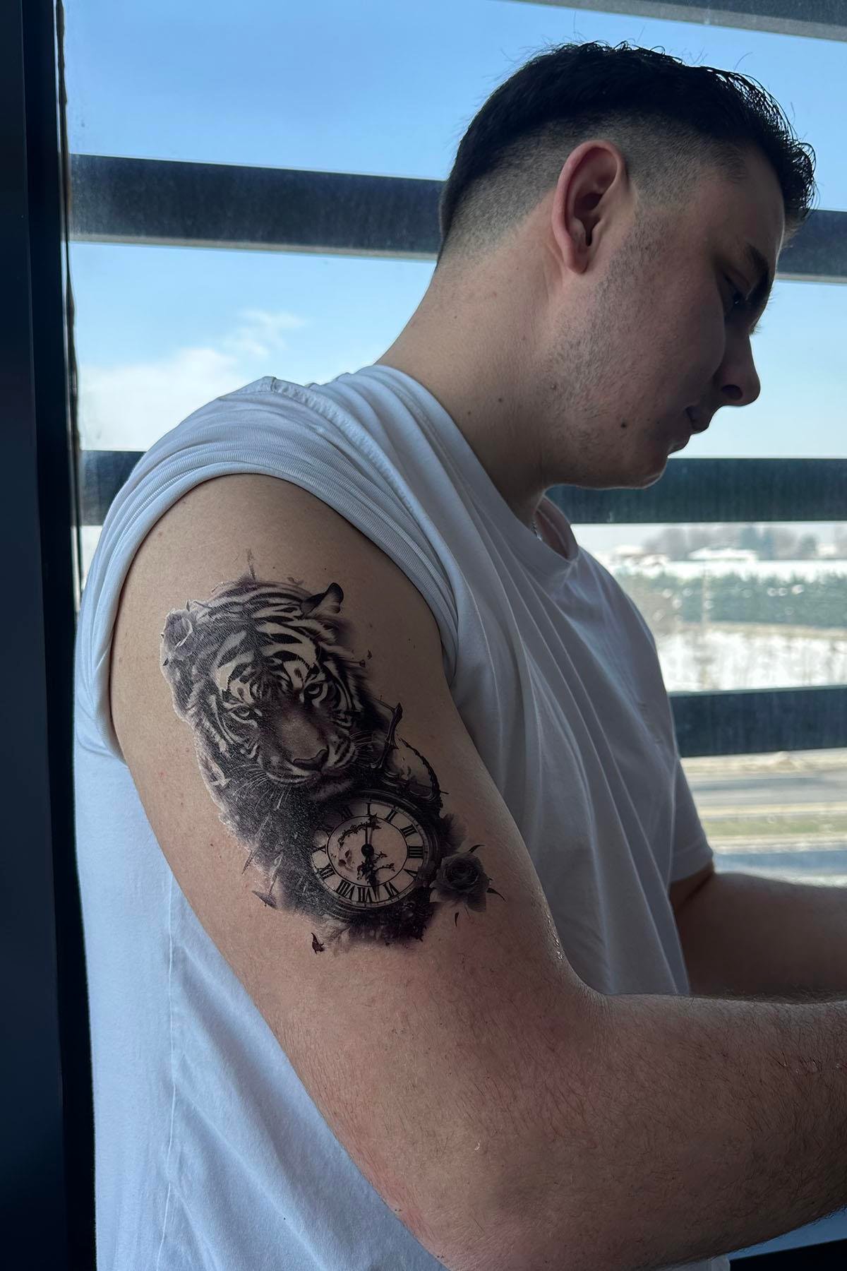 Geçici Kaplan Ve Saat Figürlü Dövme Tattoo
