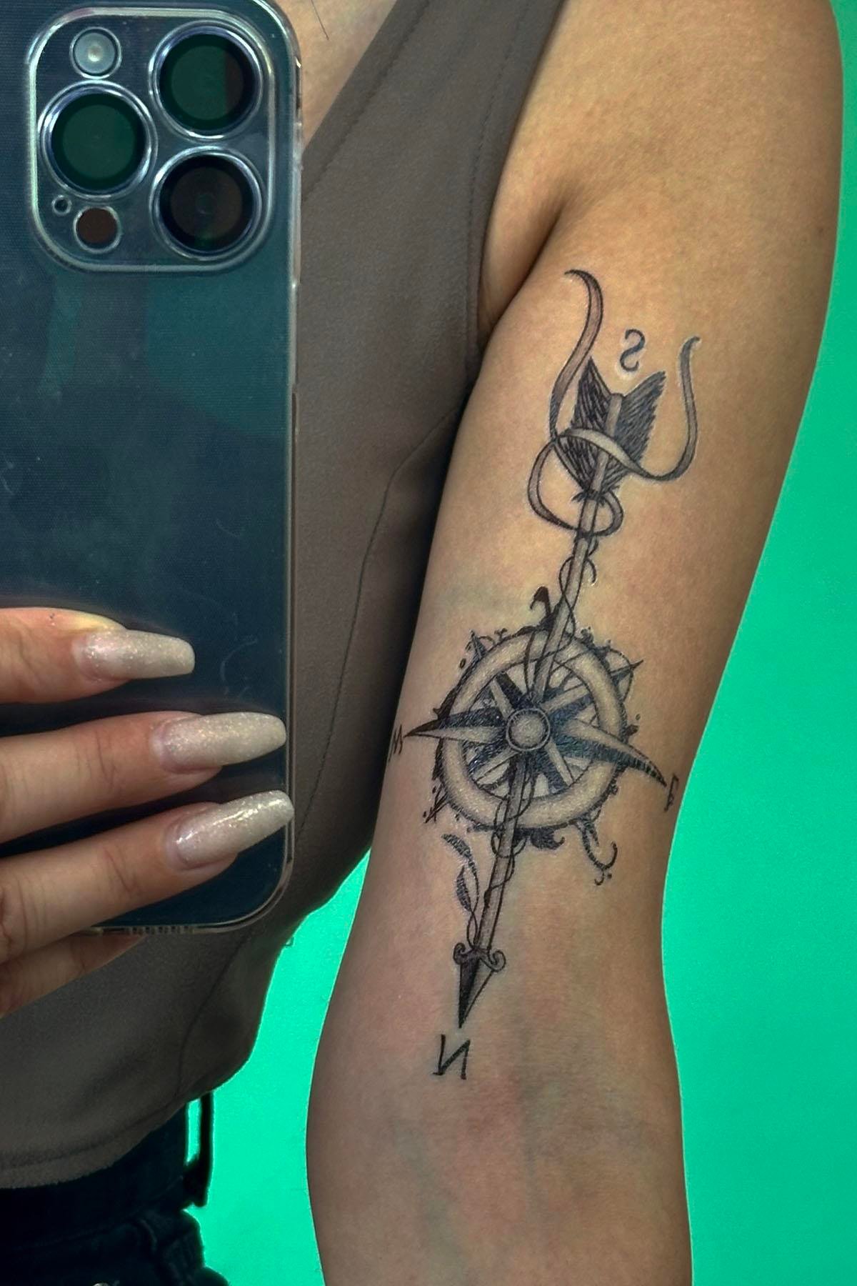 Geçici Pusula Figürlü Dövme Tatto