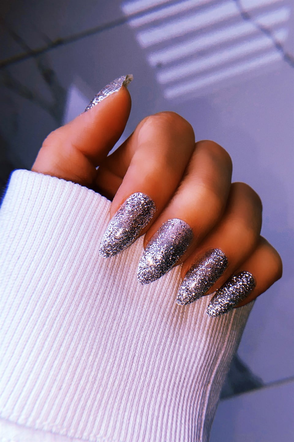 Gri Renk Simli Takma Tırnak (Yapıştırıcılı)