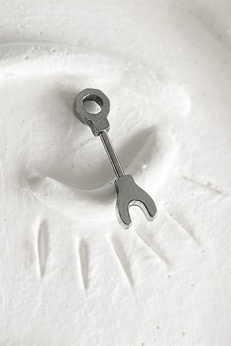 Gümüş Renk Cerrahi Çelik Anahtar Figürlü Tragus/Kıkırdak Küpe/Piercing (Tek)