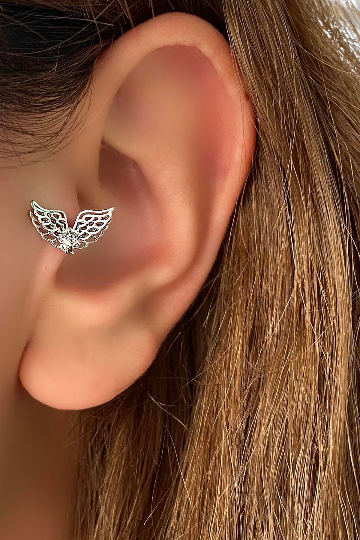 Gümüş Renk Kanat Figürlü Cerrahi Çelik Tragus/Kıkırdak Küpe/Piercing (Tek)
