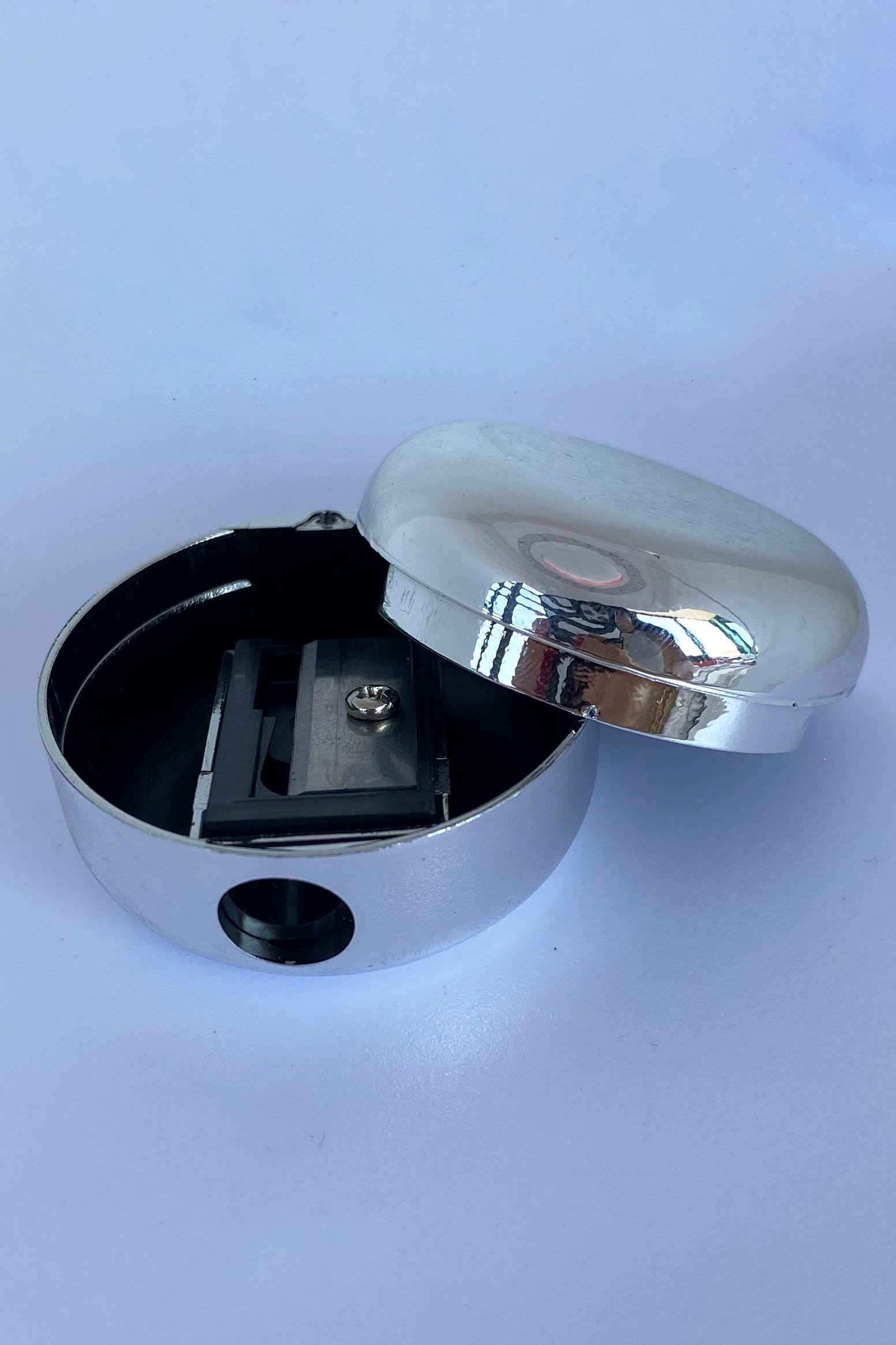 Gümüş Renk Kapaklı Kalemtıraş