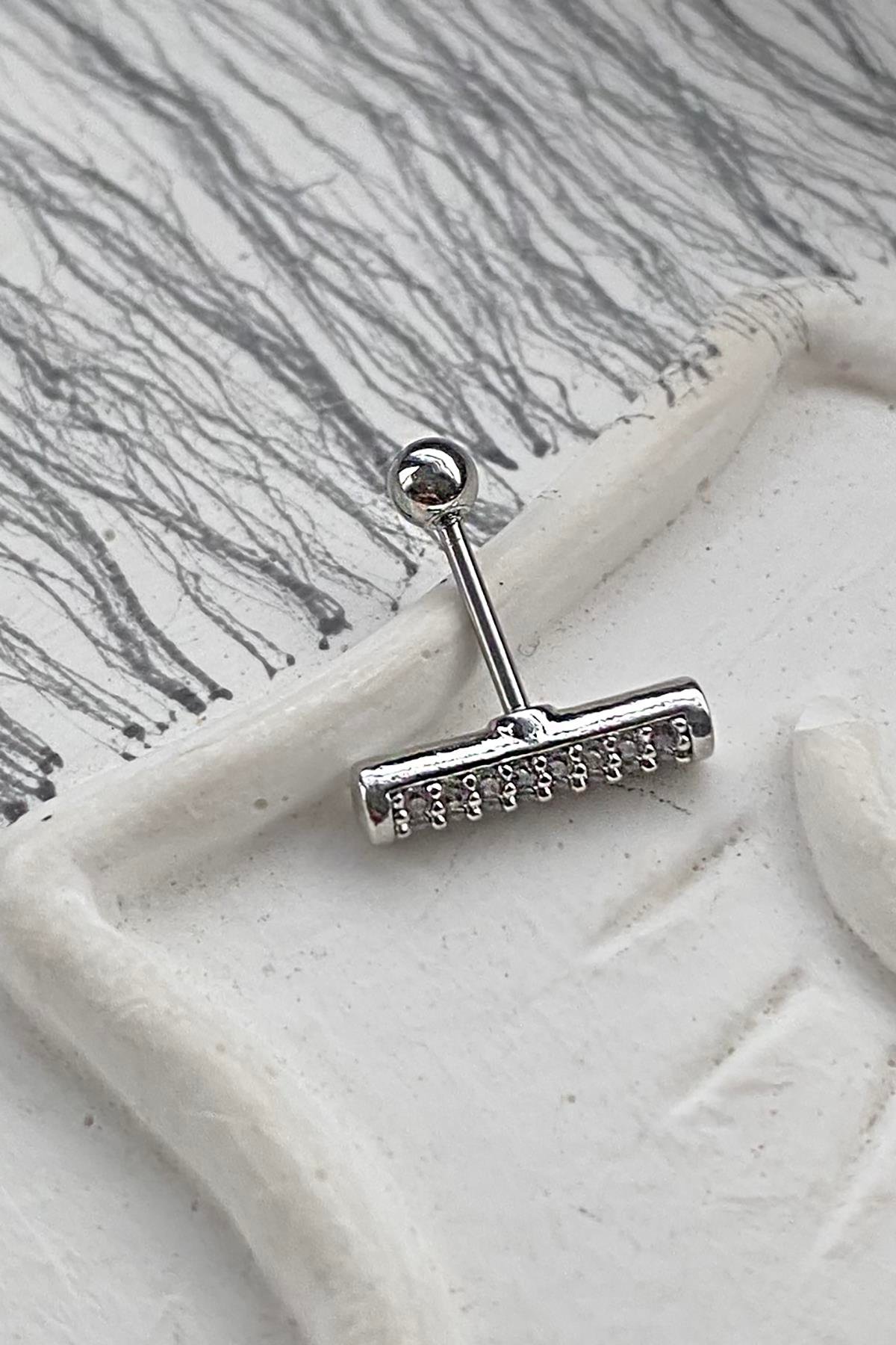 Gümüş Renk Taş Detaylı Cerrahi Çelik Tragus/Kıkırdak Küpe/Piercing (Tek)