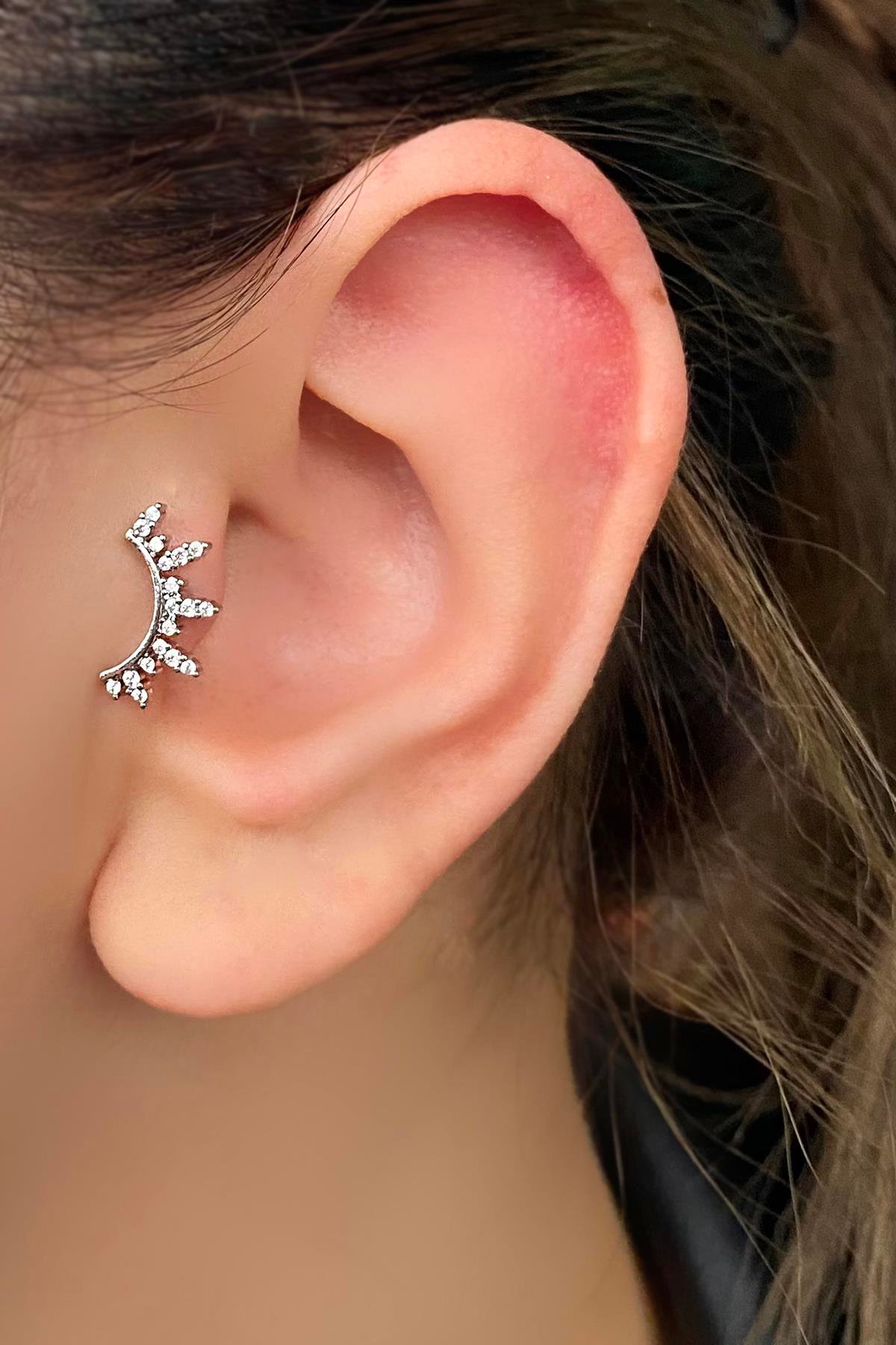 Gümüş Renk Taş Detaylı Cerrahi Çelik Tragus/Kıkırdak Küpe/Piercing (Tek)
