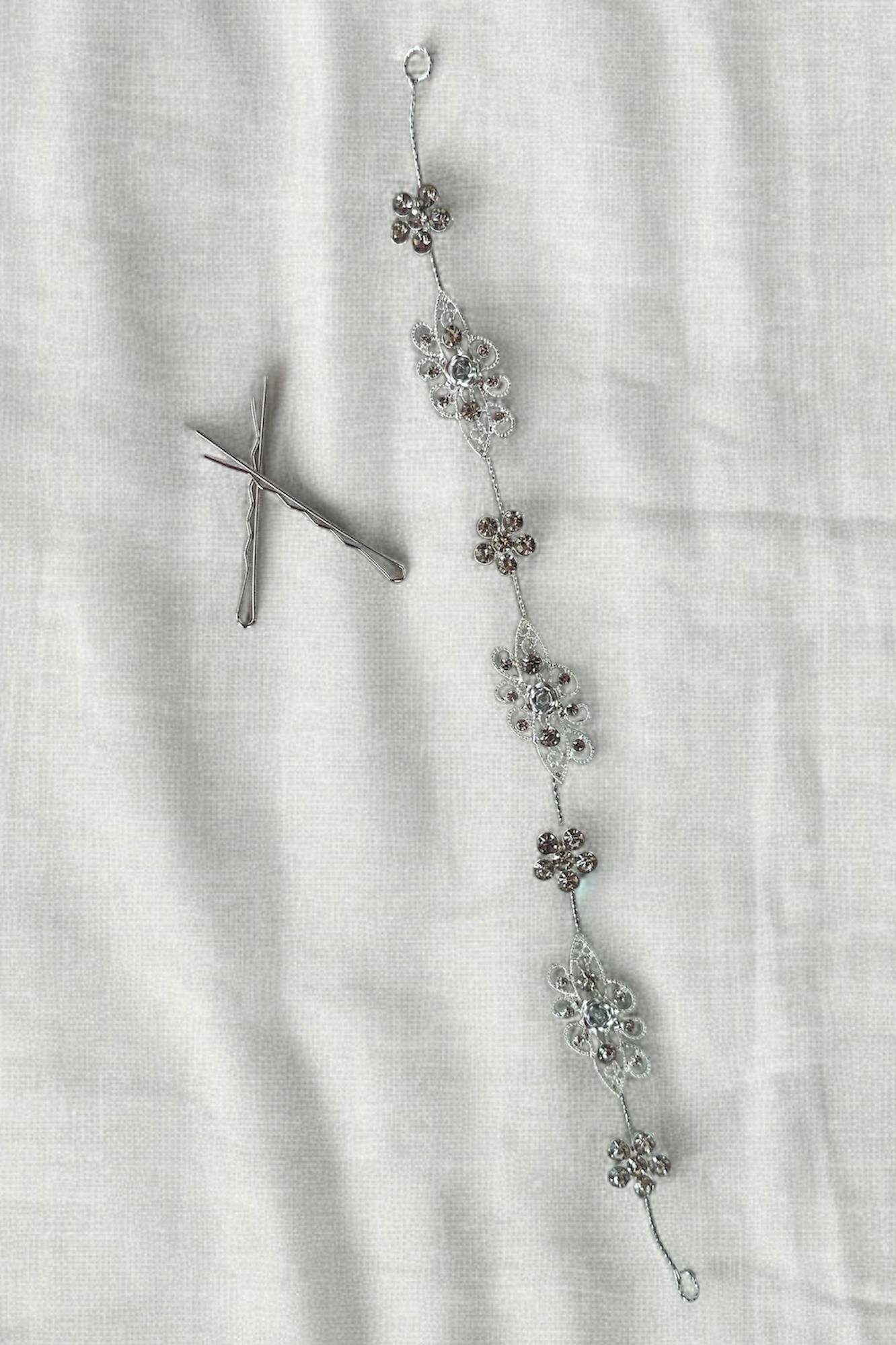 Gümüş Renk Taş Detaylı Gelin Saç Aksesuarı Ve Alınlık