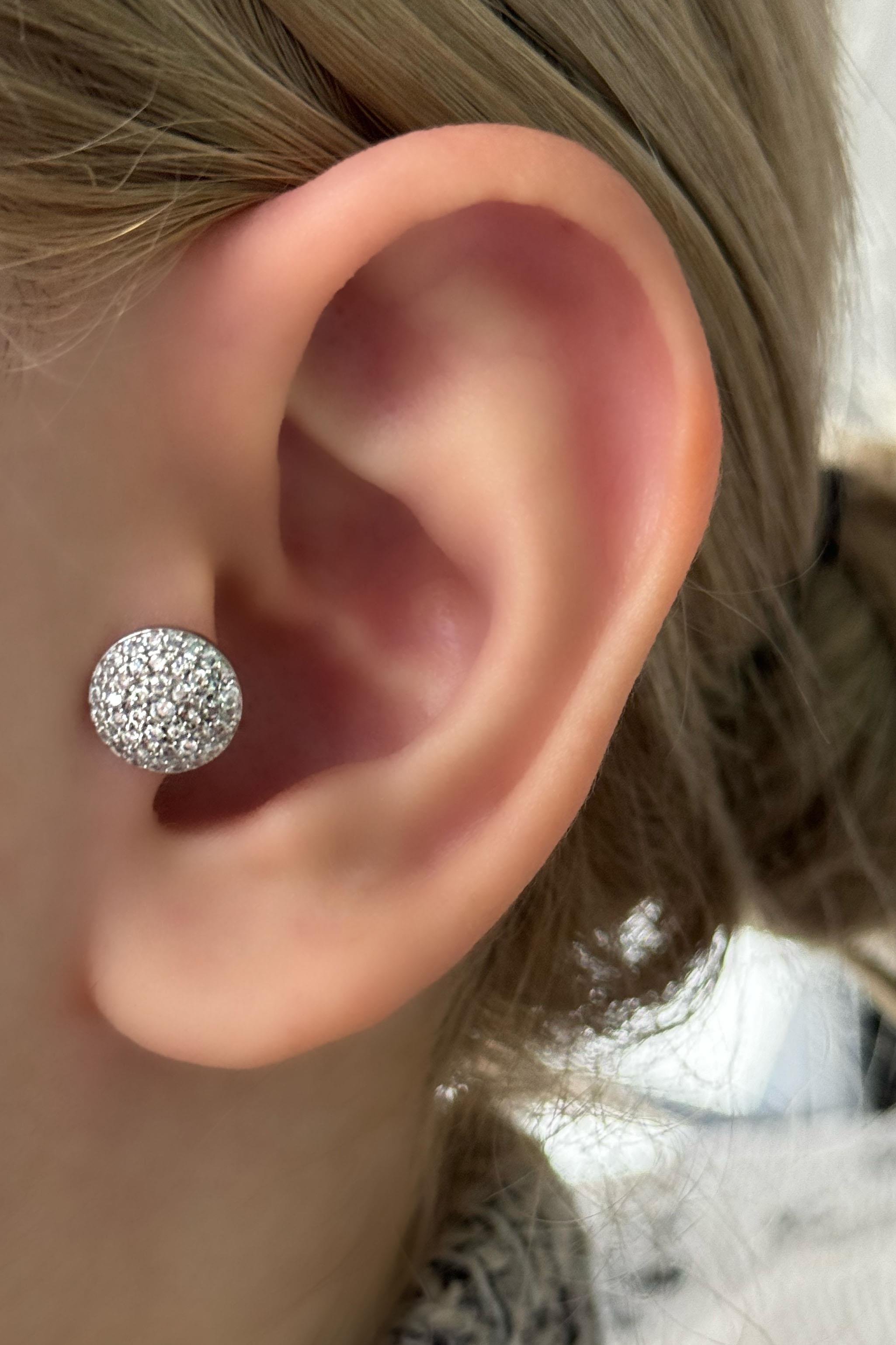 Gümüş Renk Taşlı Cerrahi Çelik Tragus/Kıkırdak Küpe (Çift)