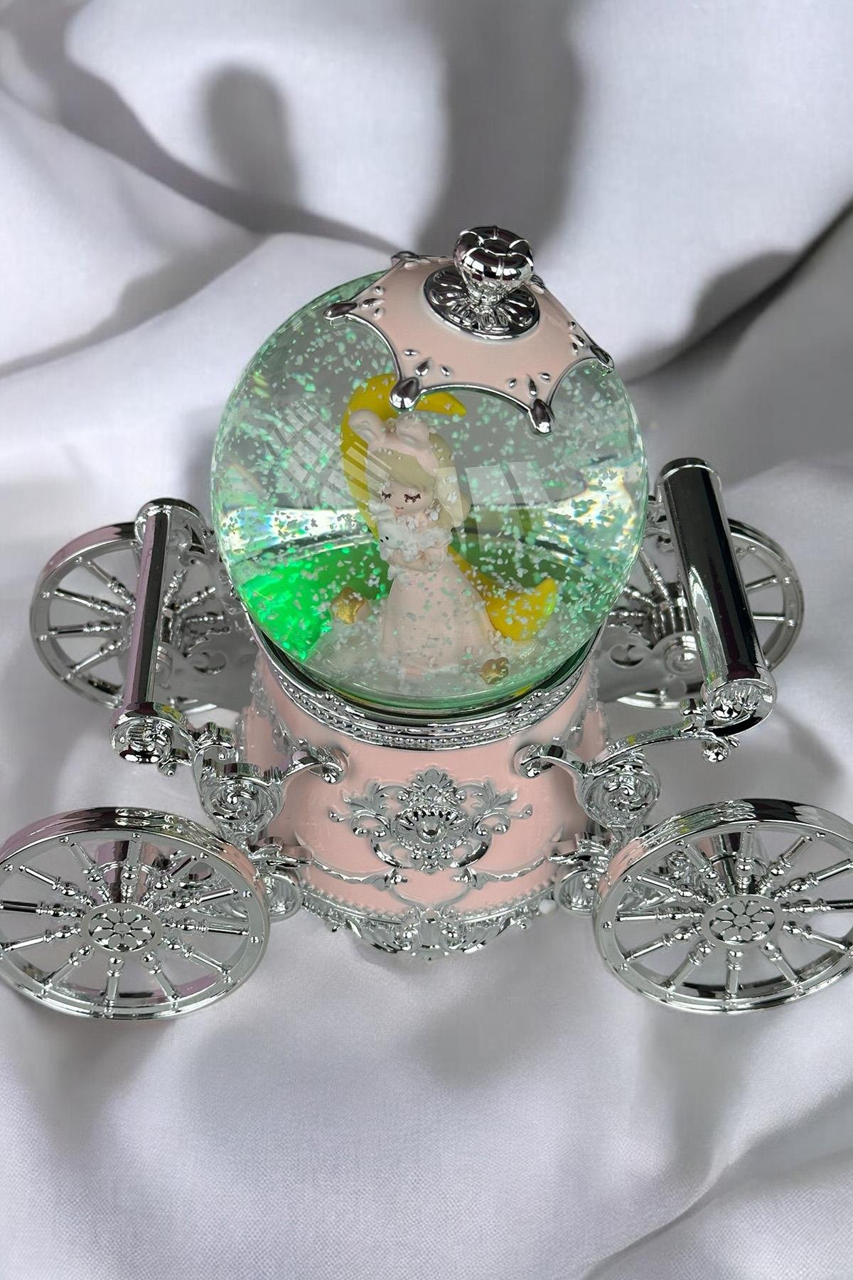 Gümüş Ve Pembe Renk Kız Figürlü Tekerlek Detaylı Müzikli Işıklı Kar Küresi