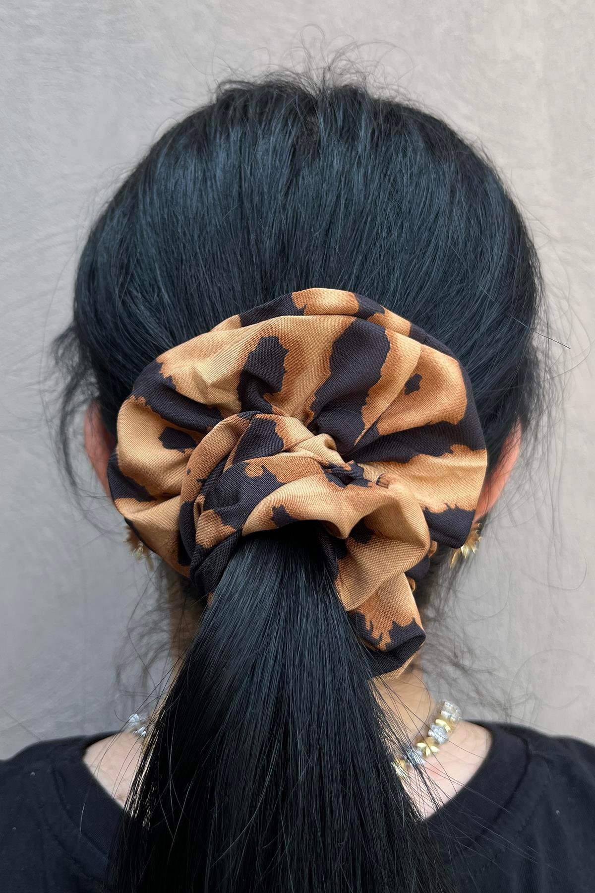 Kahve Renk Leopar Desenli Simit Toka