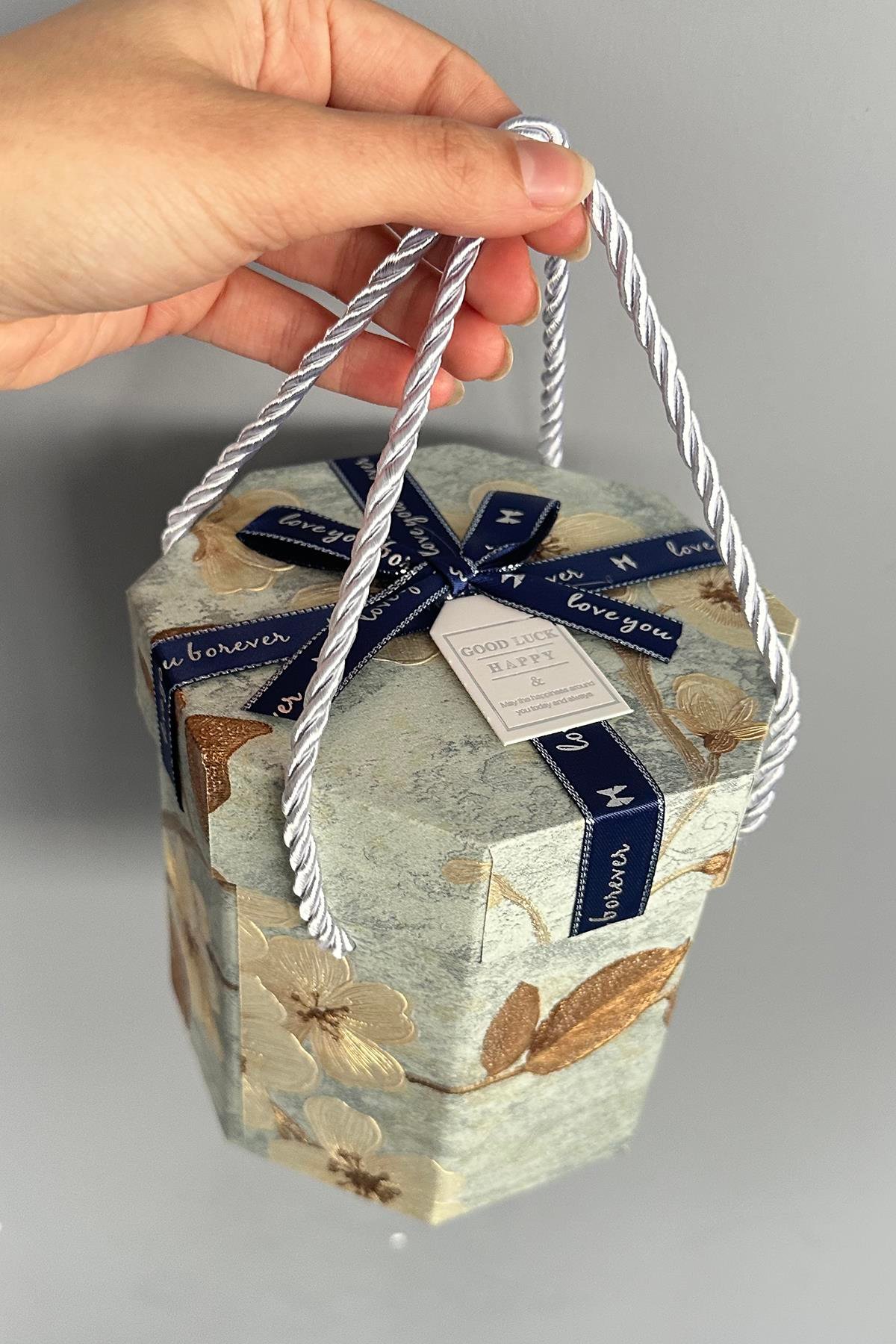 Karışık Renk Çiçek Figürlü Kurdele Detaylı Hediye Kutusu