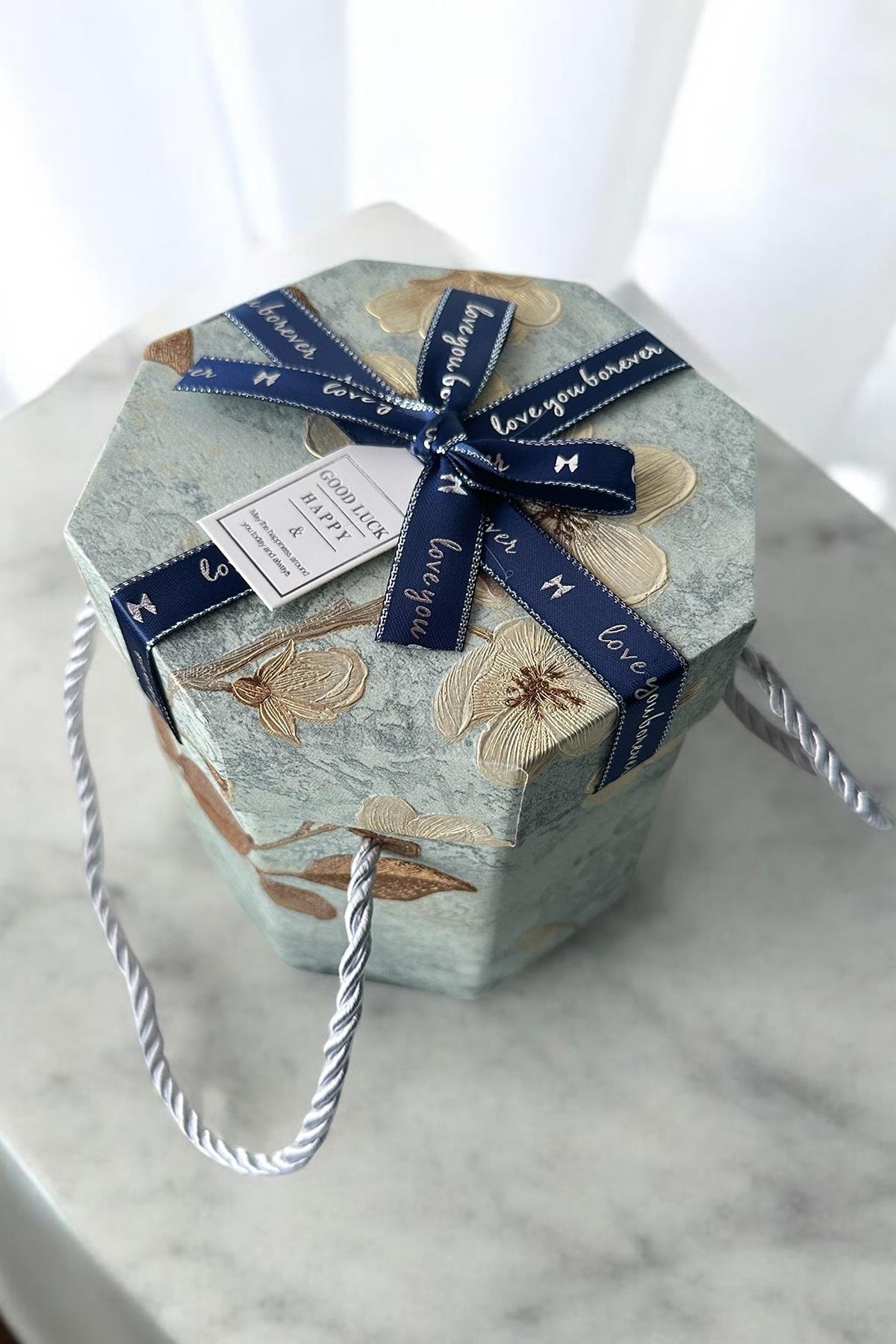 Karışık Renk Çiçek Figürlü Kurdele Detaylı Hediye Kutusu