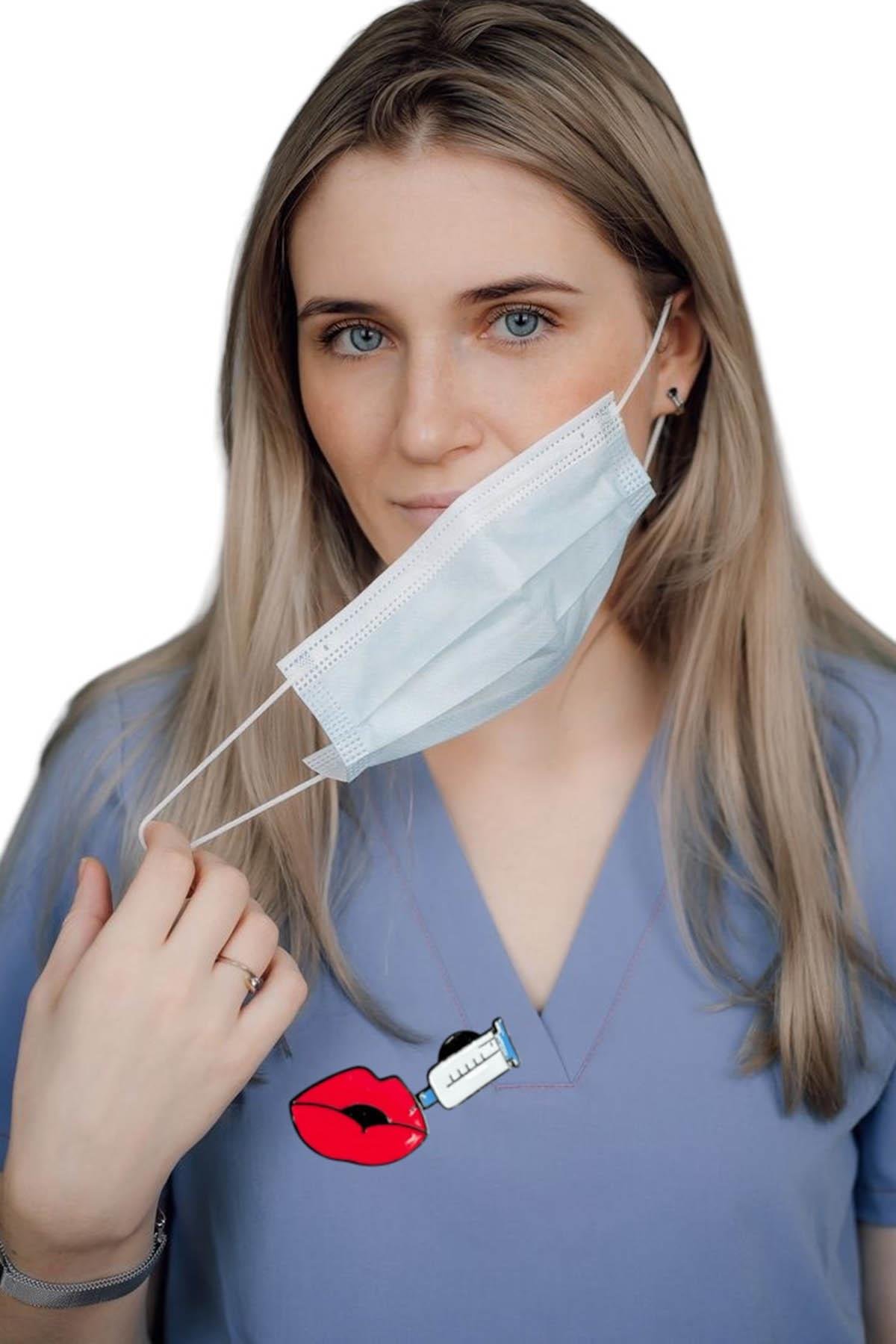 Karışık Renk Dudak Ve Şırınga Figürlü Broş