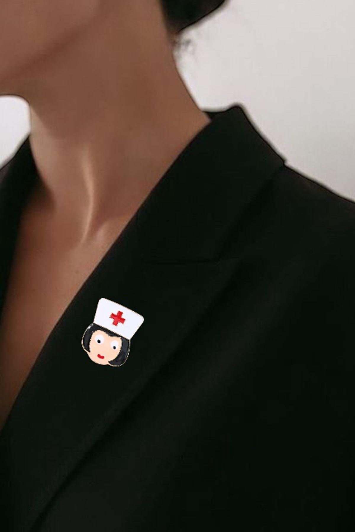 Karışık Renk Hemşire Figürlü Broş