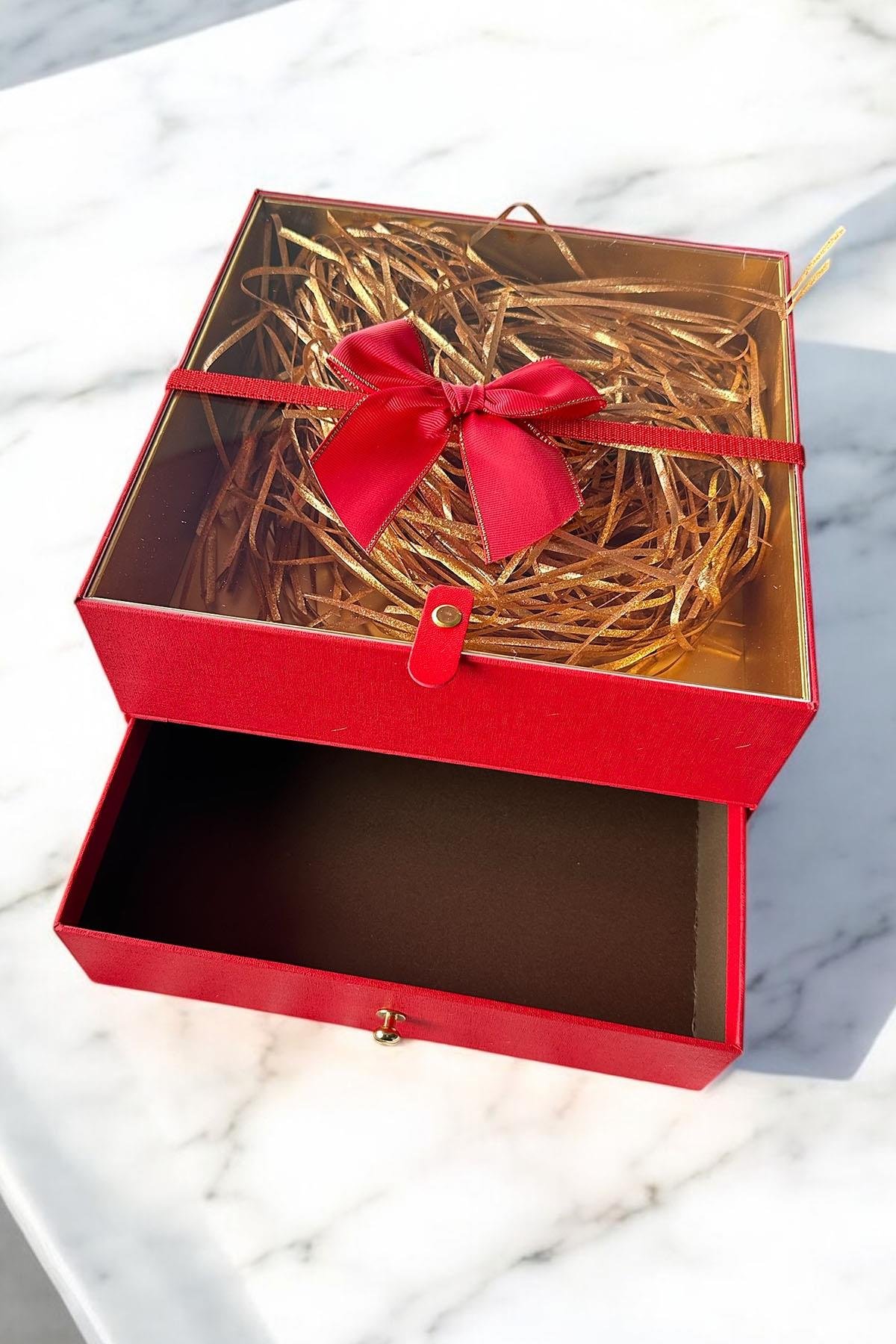 Kırmızı Renk Çekmece Figürlü Hediye Kutusu