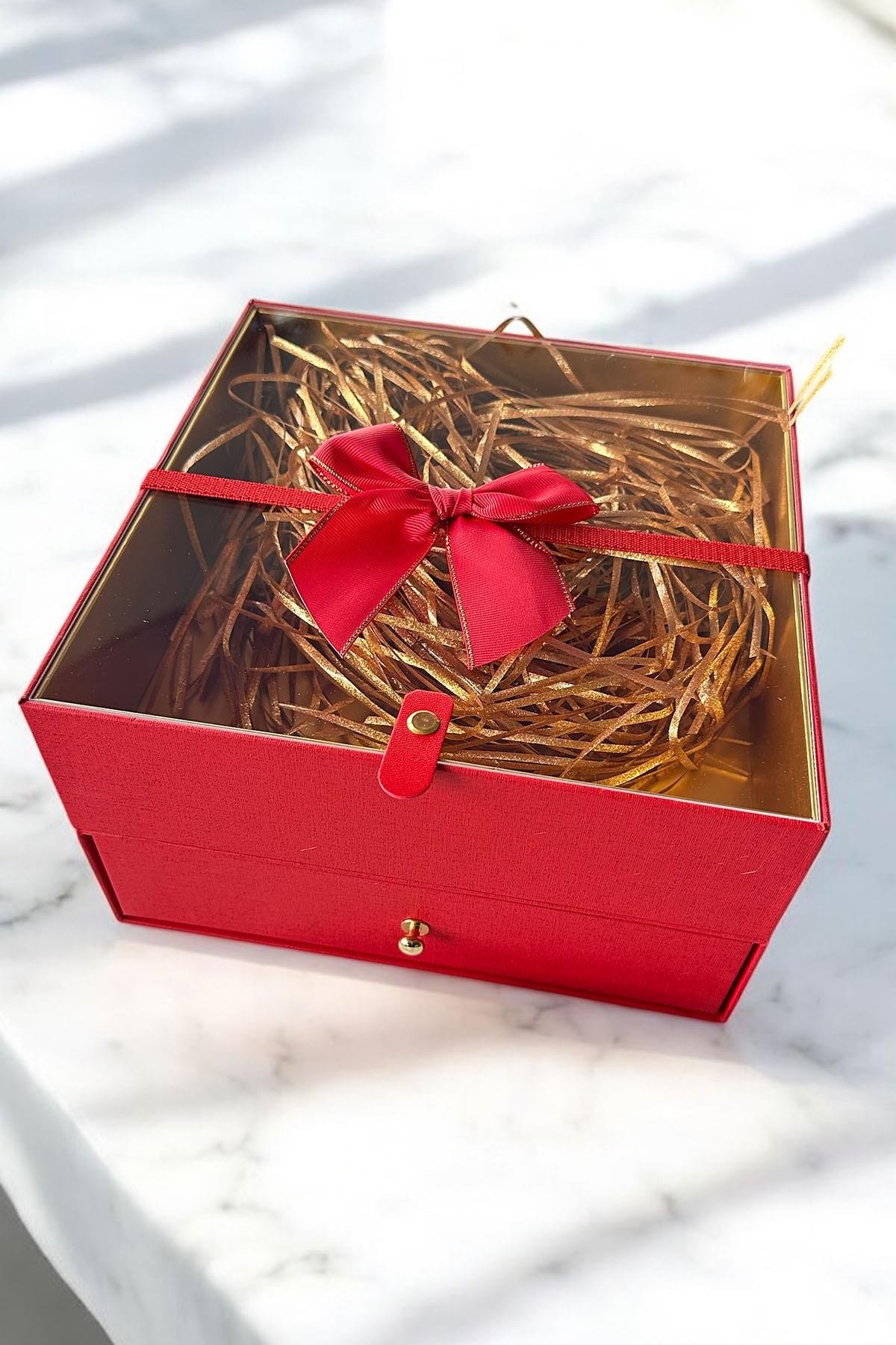 Kırmızı Renk Çekmece Figürlü Hediye Kutusu