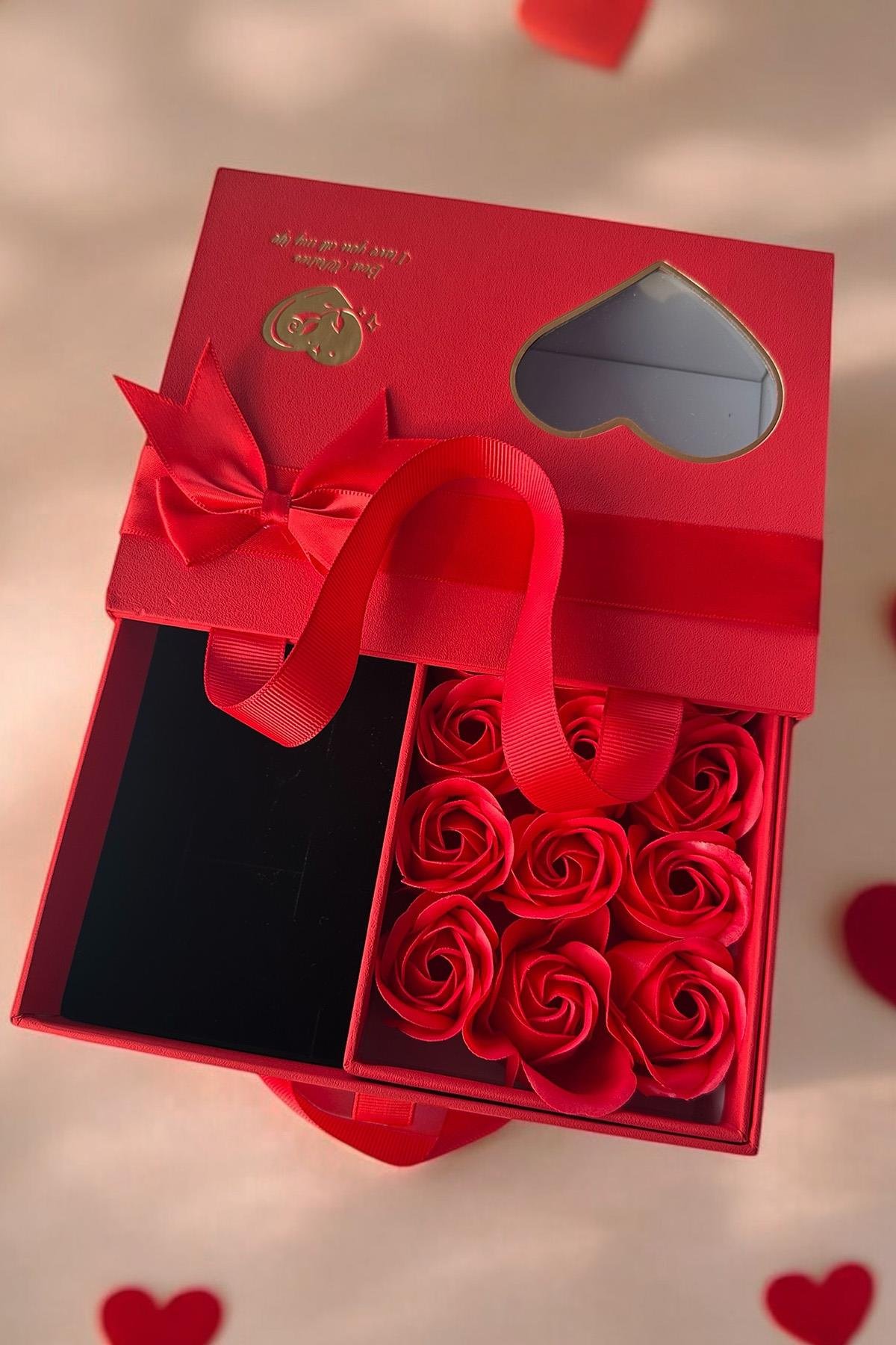 Kırmızı Renk Gül Detaylı Hediye Kutusu