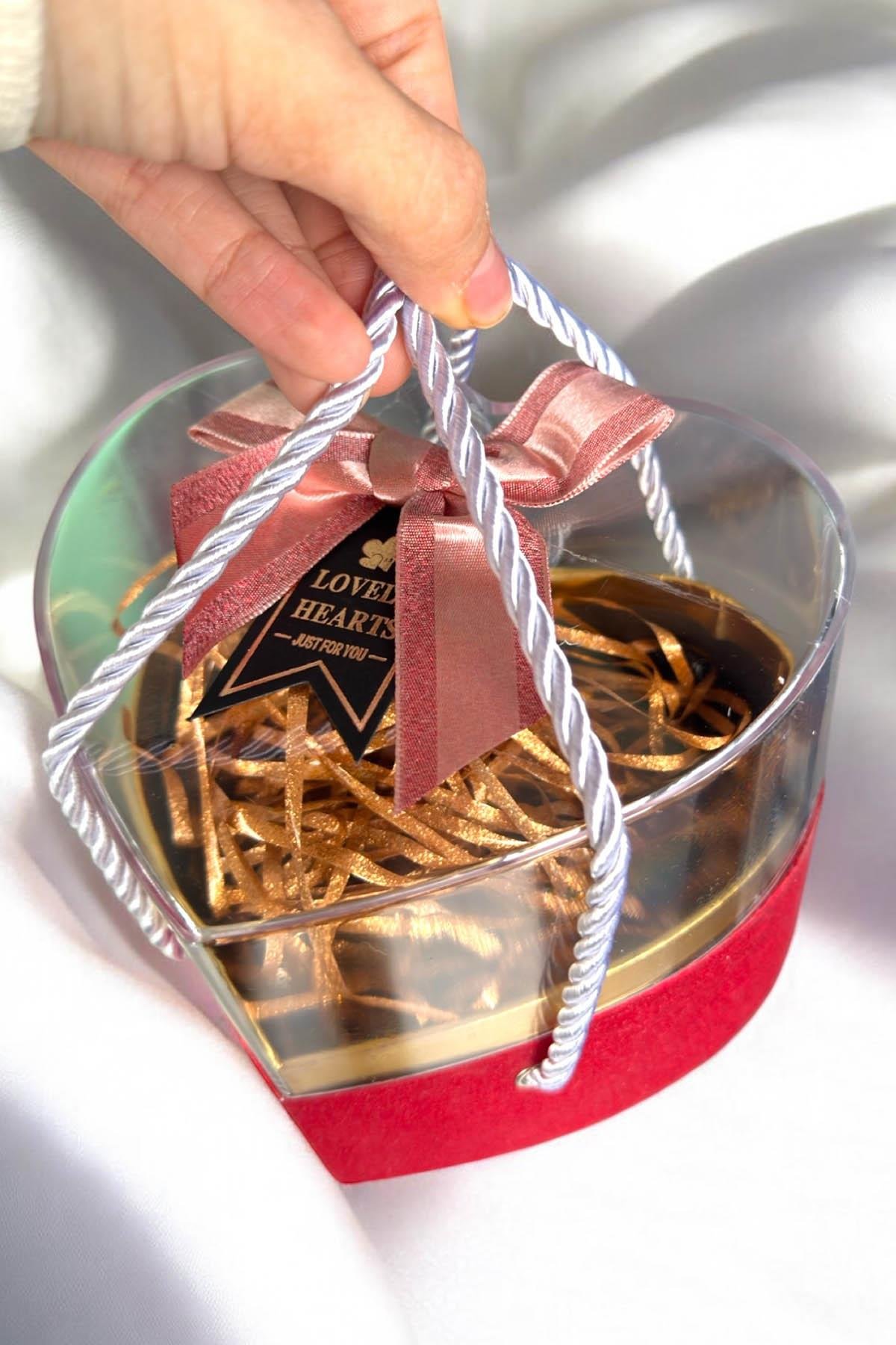 Kırmızı Renk Kalp Figürlü Hediye Kutusu