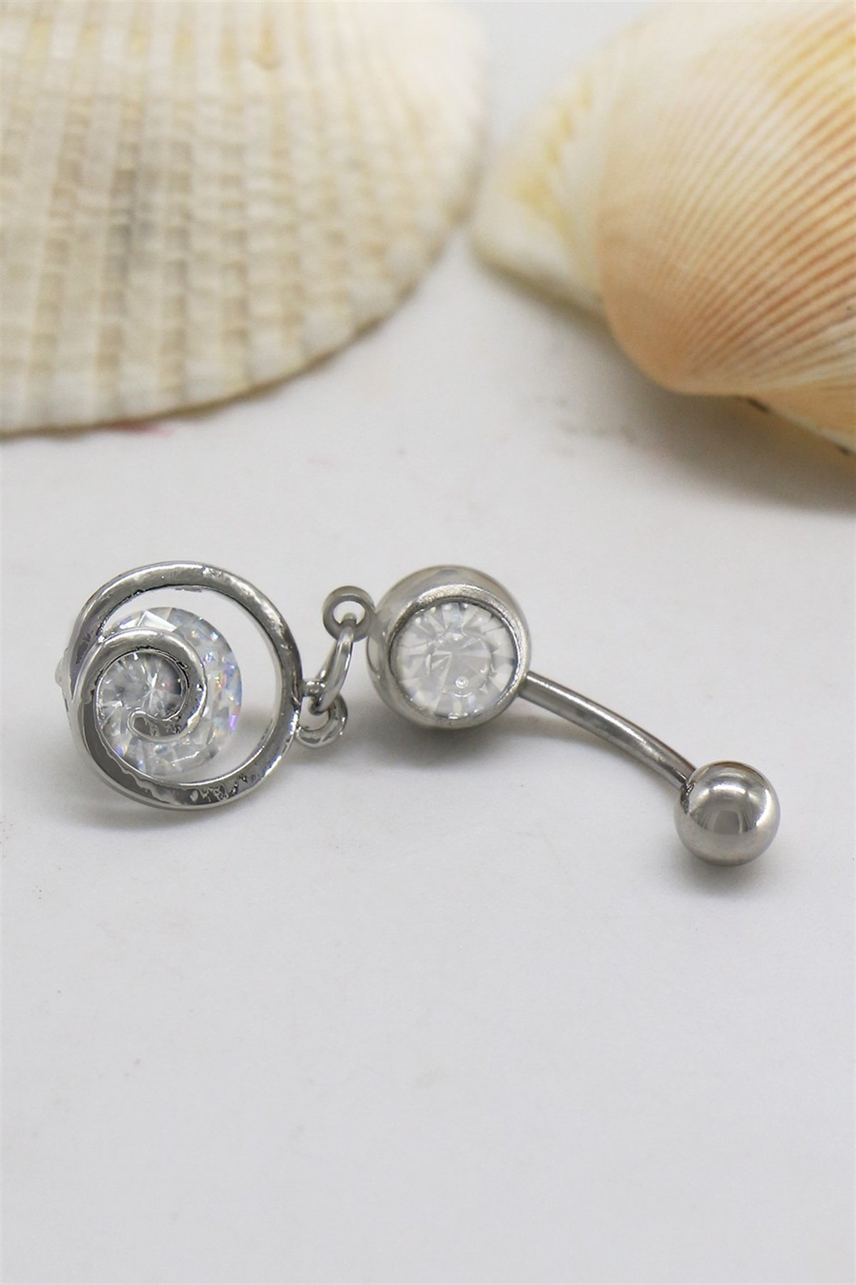 Kıvrımlı Taşlı Göbek Piercingi