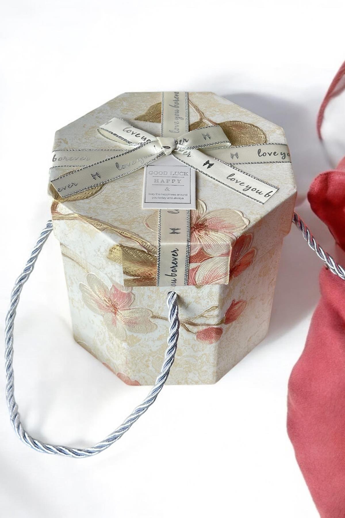 Krem Renk Çiçek Figürlü Kurdele Detaylı Hediye Kutusu