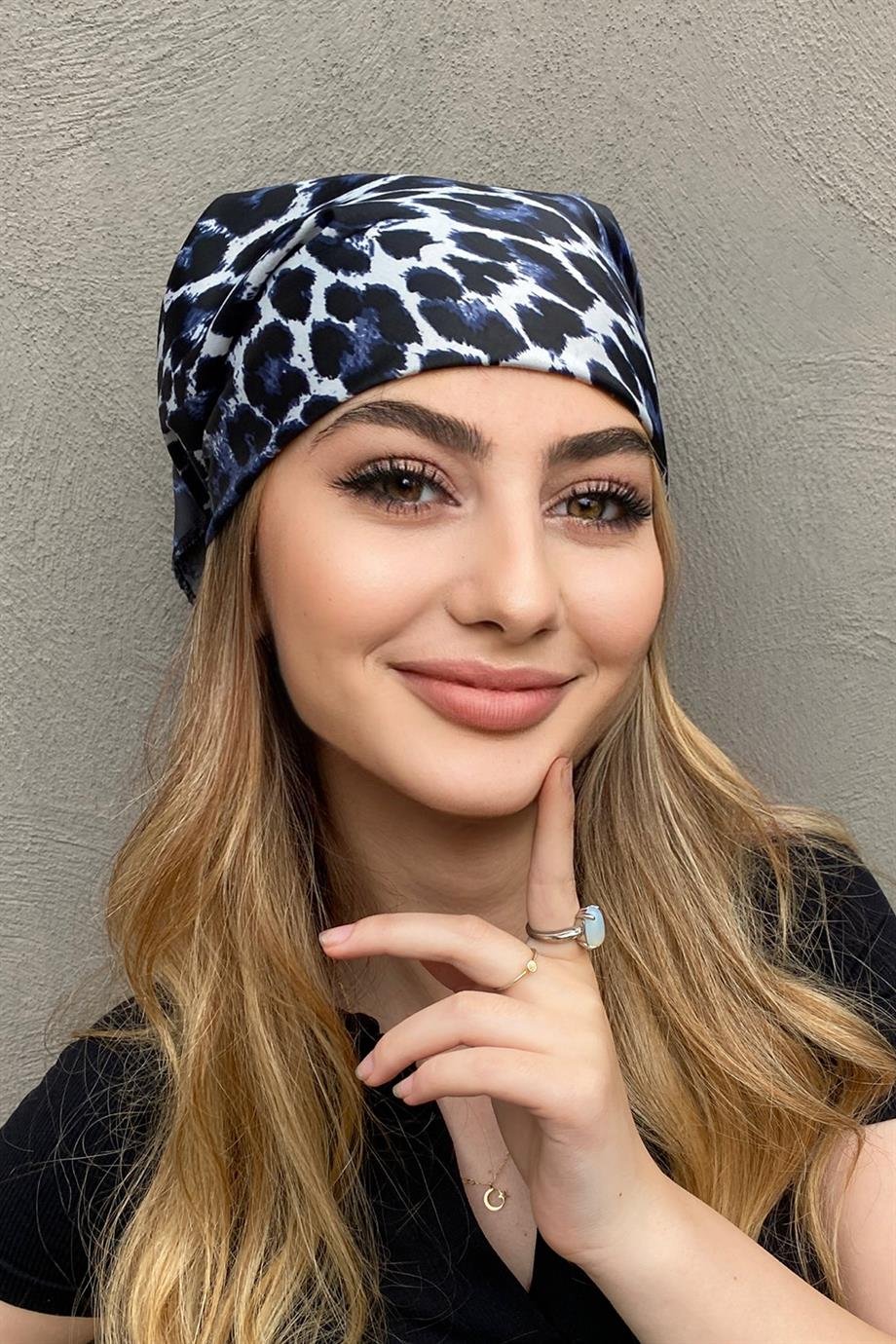 Blue Color Leopard Patterned Fular