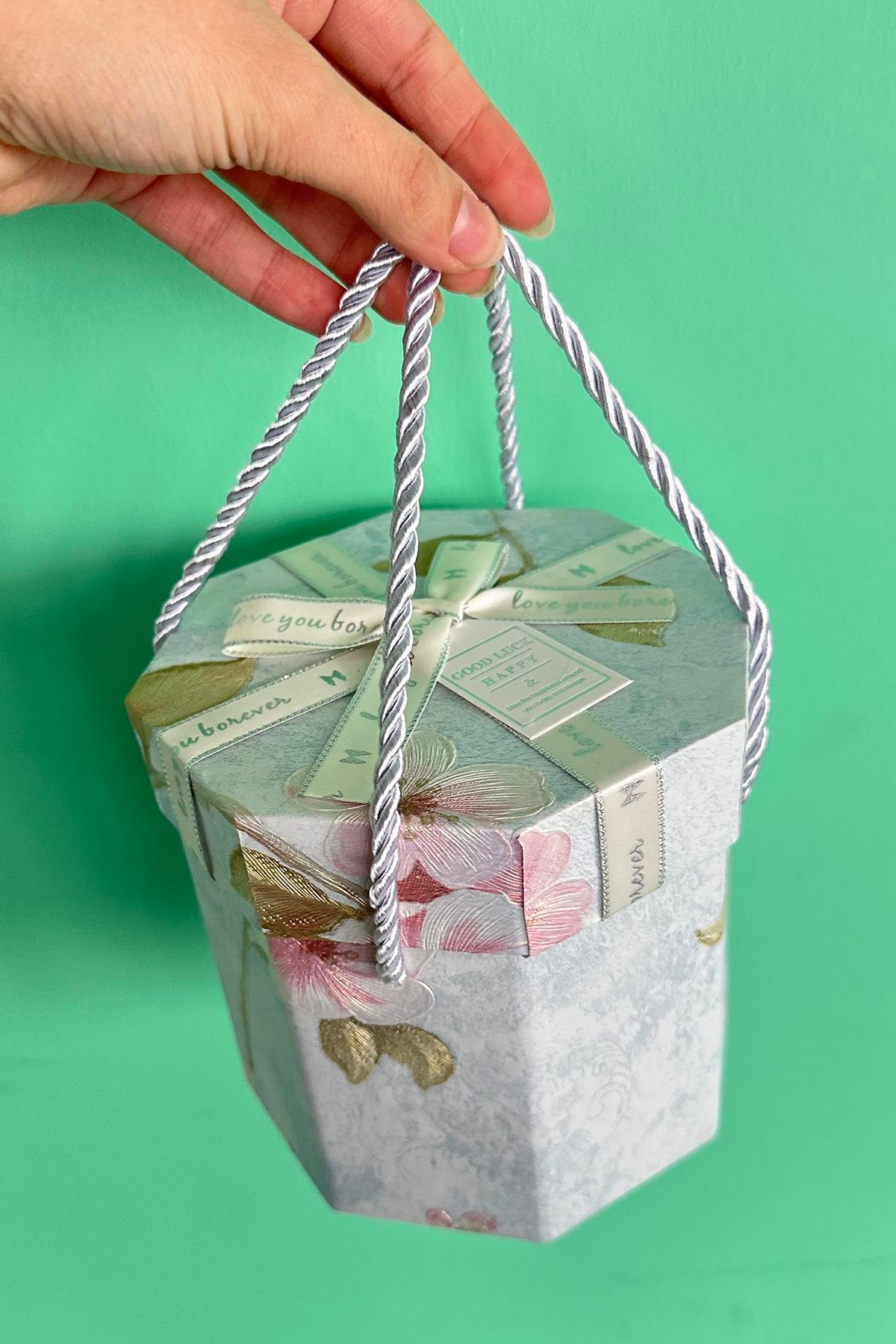 Mavi Renk Çiçek Figürlü Kurdele Detaylı Hediye Kutusu