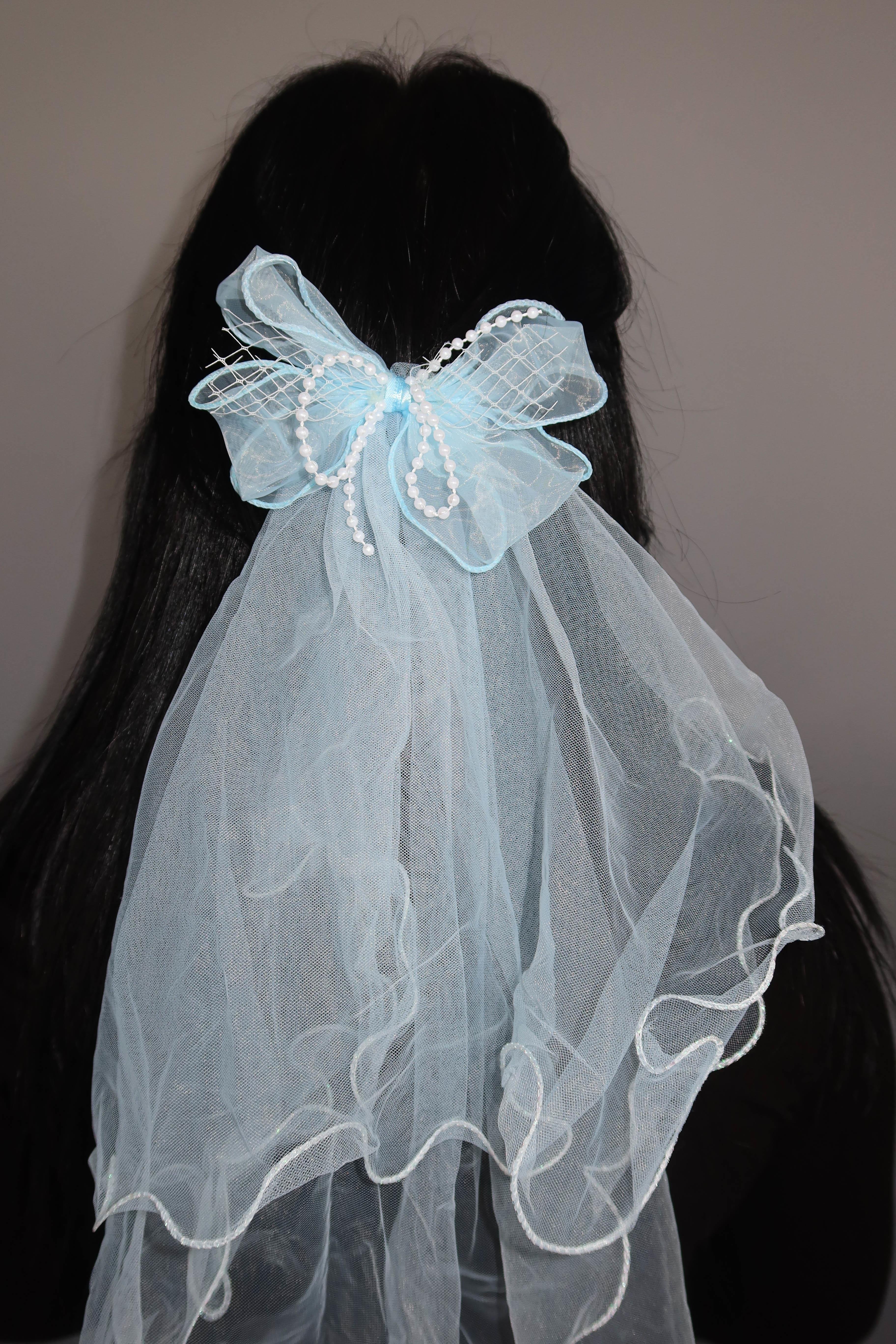 Mavi Renk Kurdele Figürlü Duvak Detaylı Pens Toka