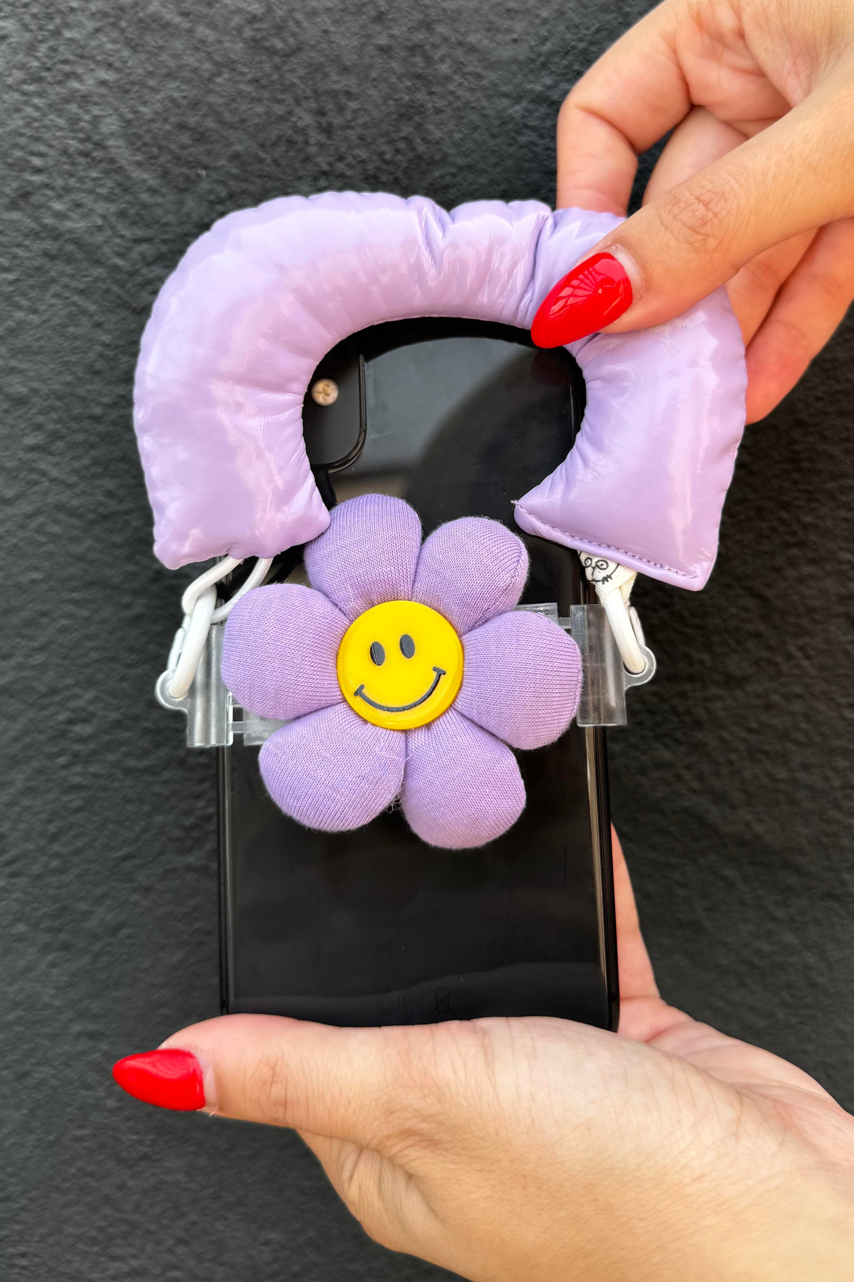 Mor Renk Papatya Figürlü Telefon Aksesuarı