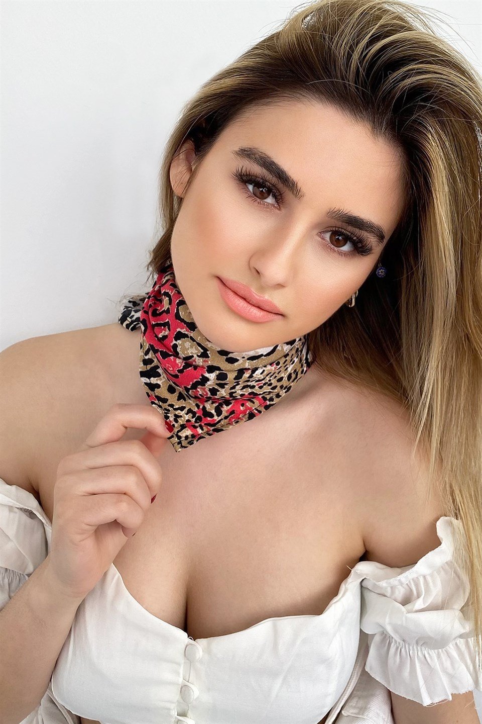 Pembe Renk Detaylı Leopar Desenli Bandana Fular