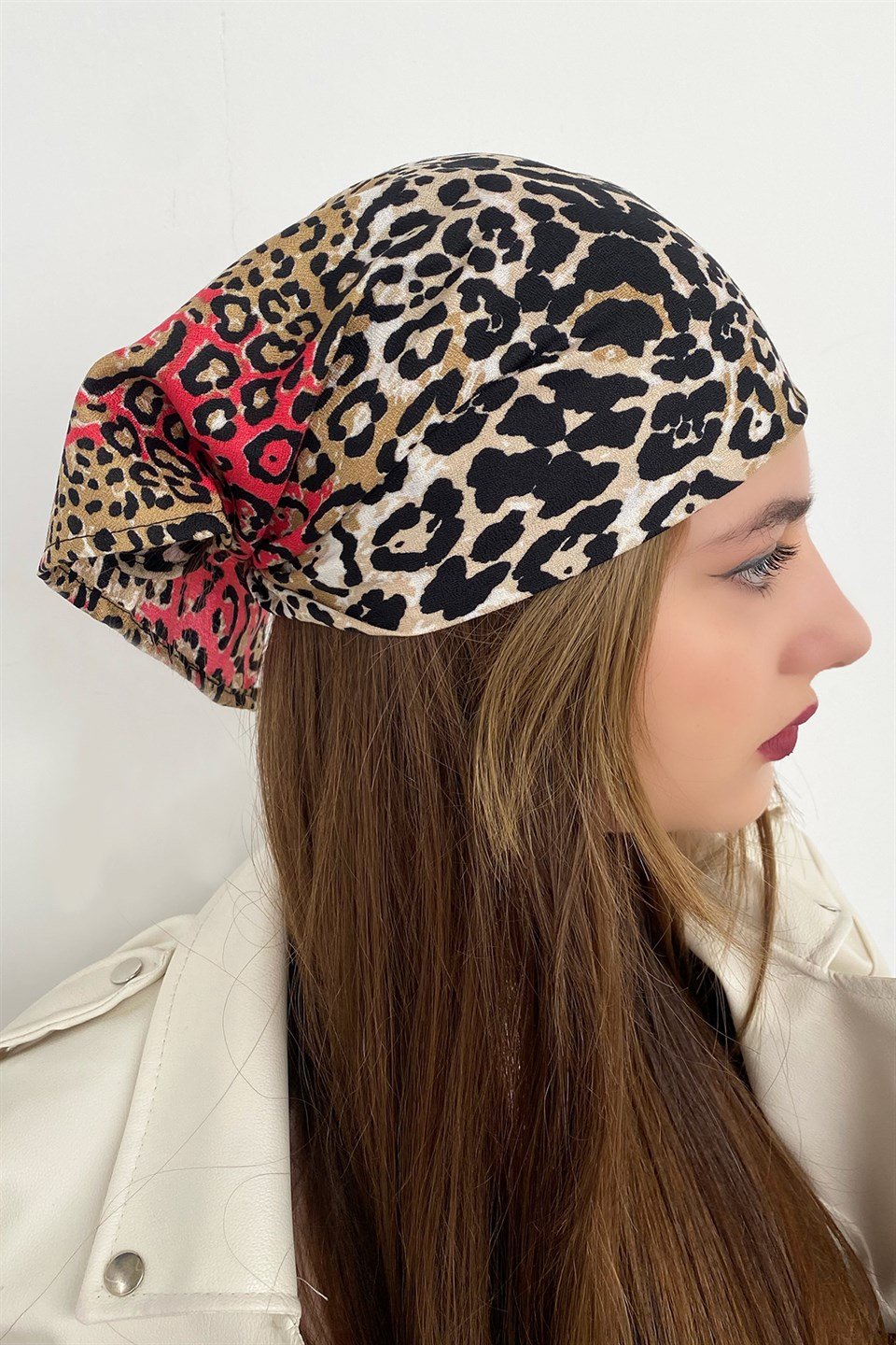 Pembe Renk Detaylı Leopar Desenli Bandana Fular