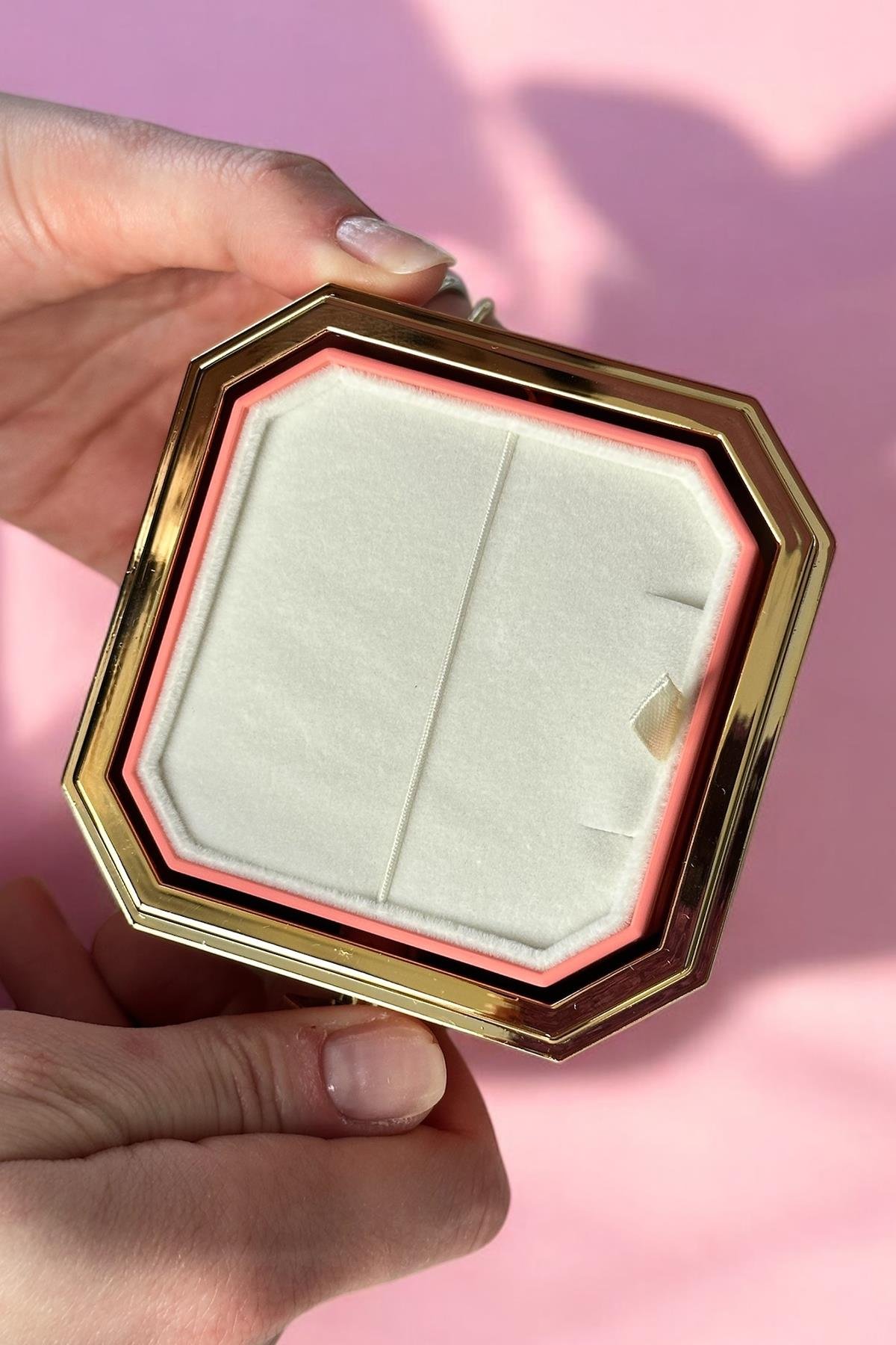 Pembe Renk Gül Figürlü Karton Çanta Hediyeli Hediye Kutusu 