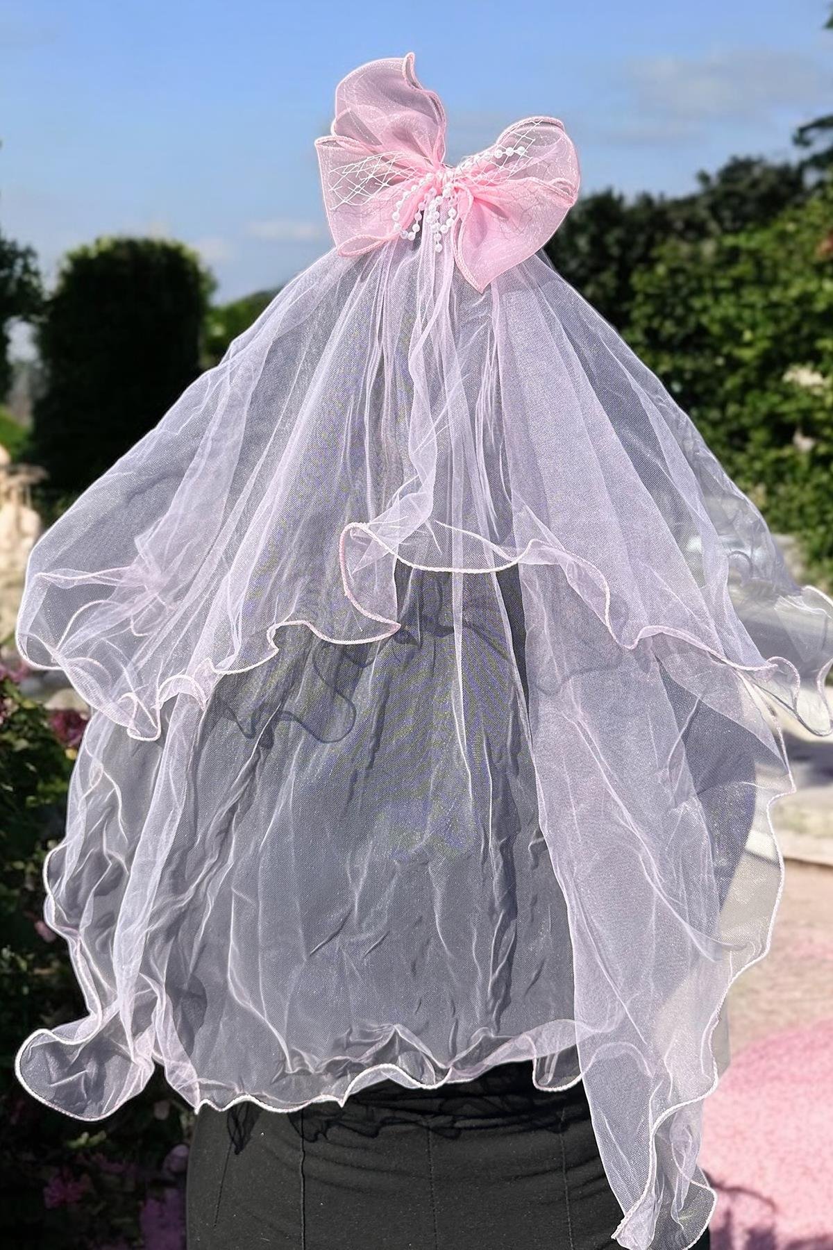 Pembe Renk Kurdele Figürlü Duvak Detaylı Pens Toka