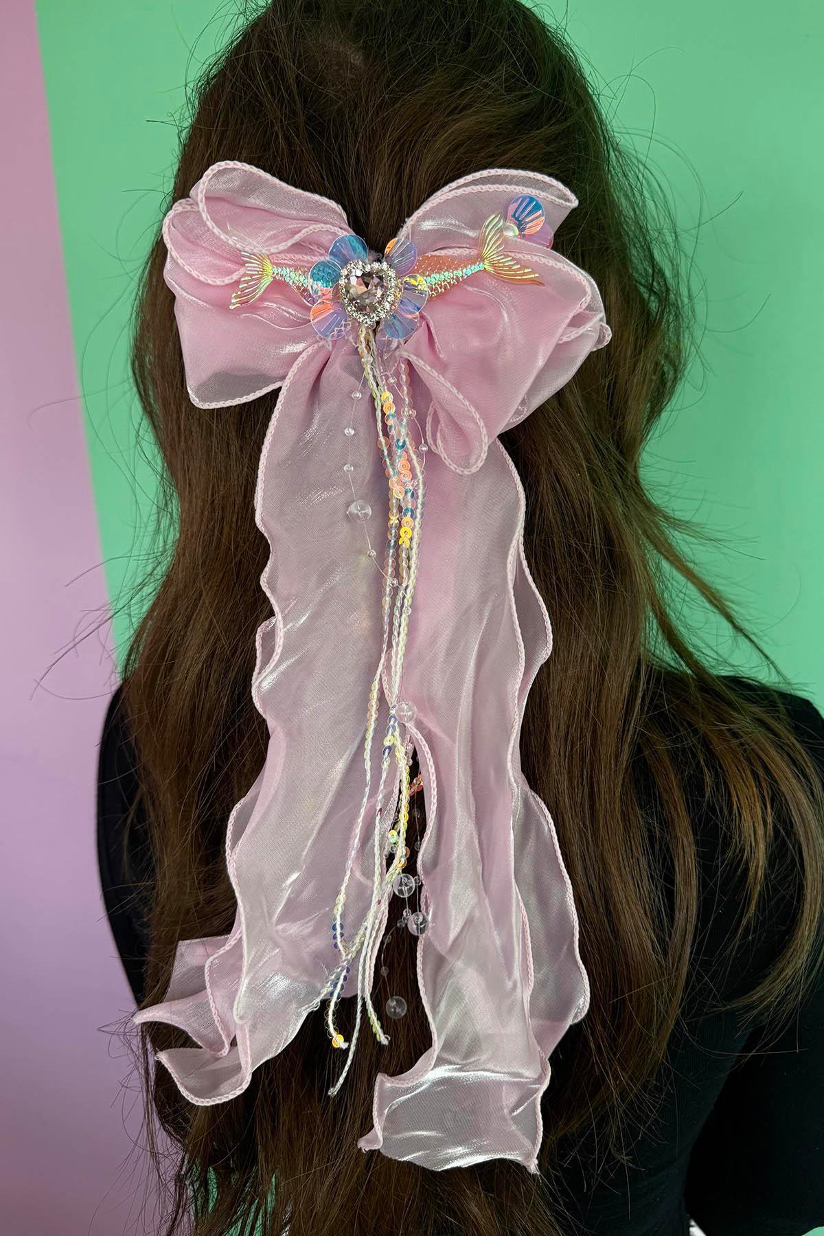 Pembe Renk Kurdele Figürlü Kuyruk Detaylı Pens Toka